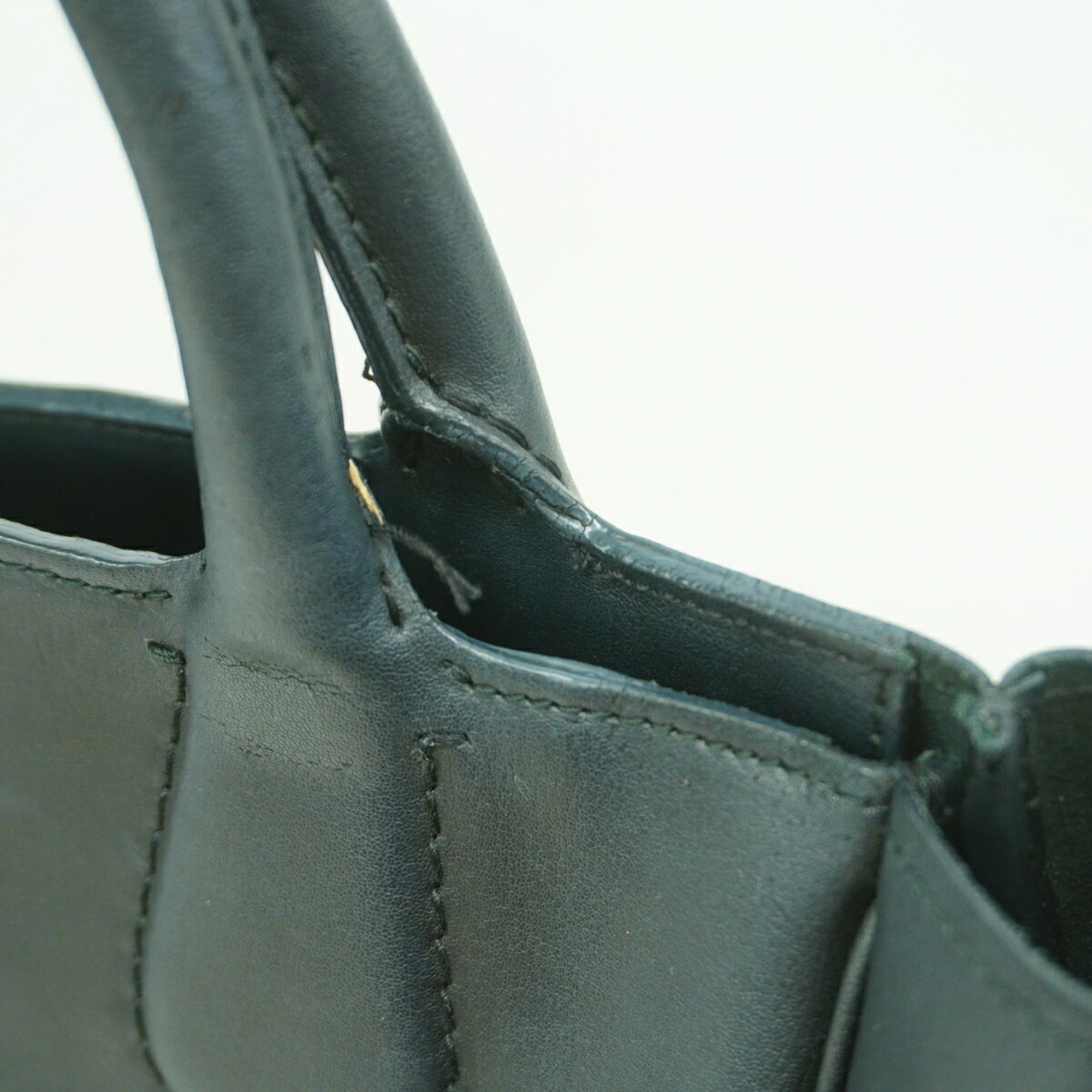 Salvatore Ferragamo Black Leather Handbag (Pre-Owned)