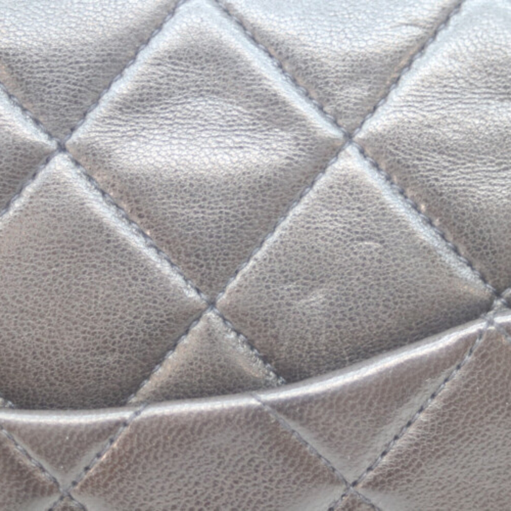 Chanel Black Leather Shoulder Bag (Pre-Owned)
