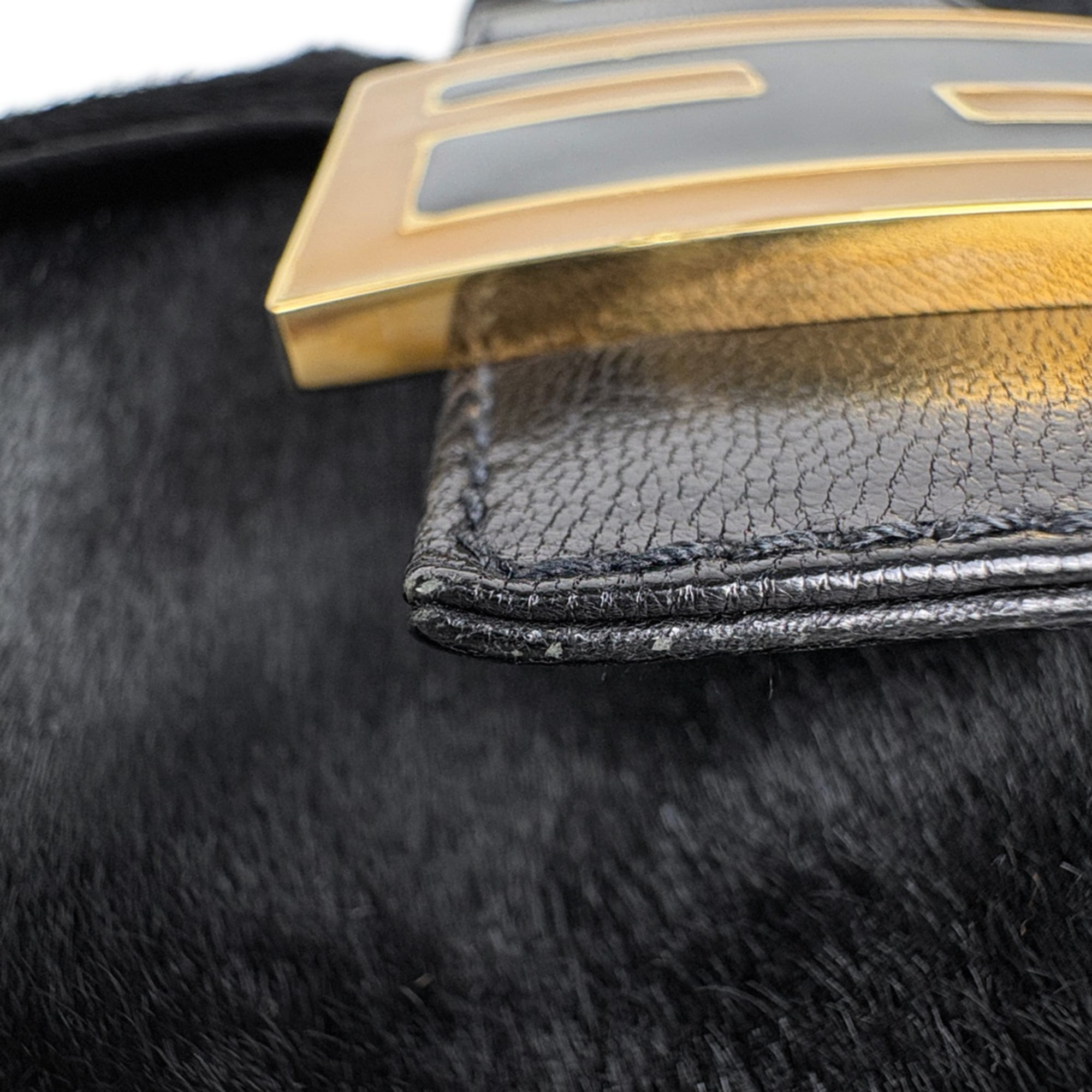 Fendi Black Leather Shoulder Bag (Pre-Owned)