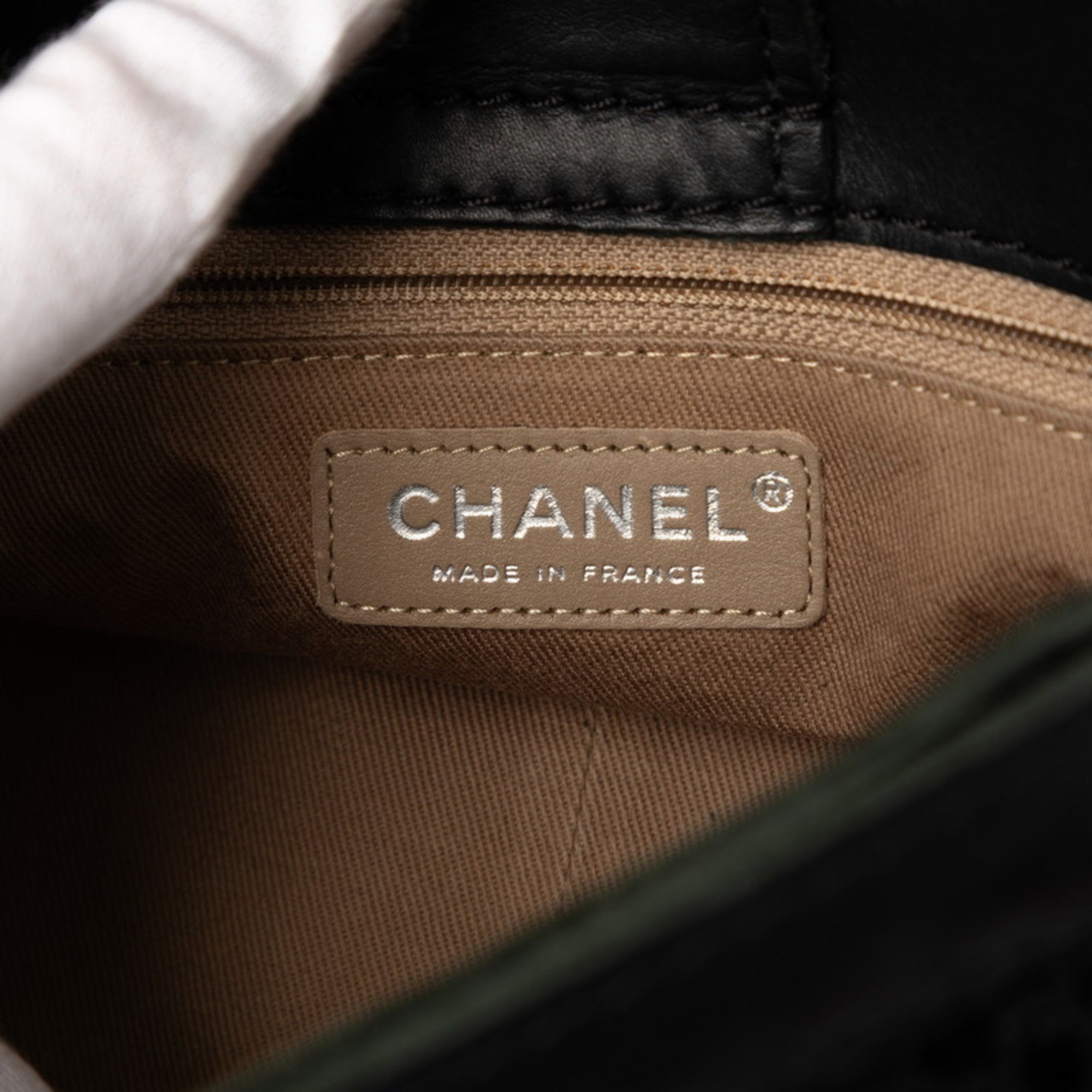 Chanel Black Leather Shoulder Bag (Pre-Owned)