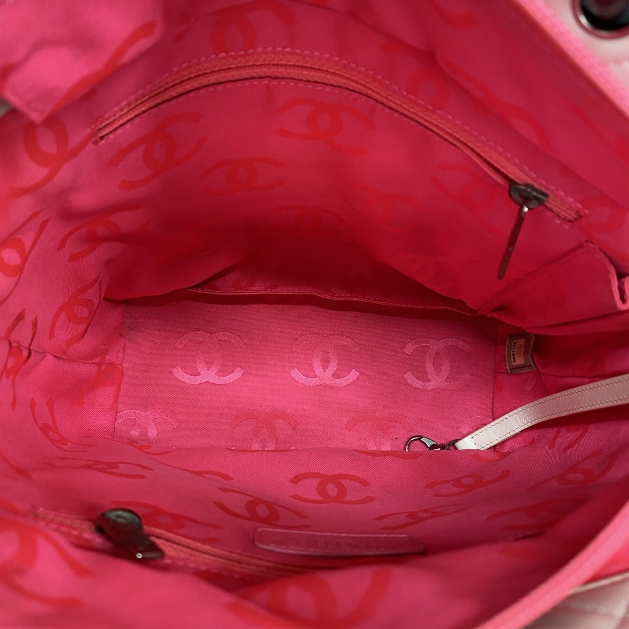 Chanel White Leather Tote Bag (Pre-Owned)