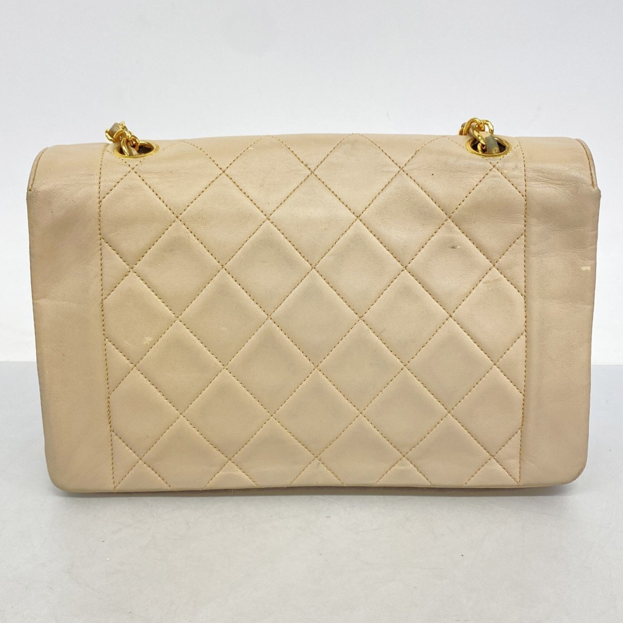 Chanel Beige Leather Shoulder Bag (Pre-Owned)