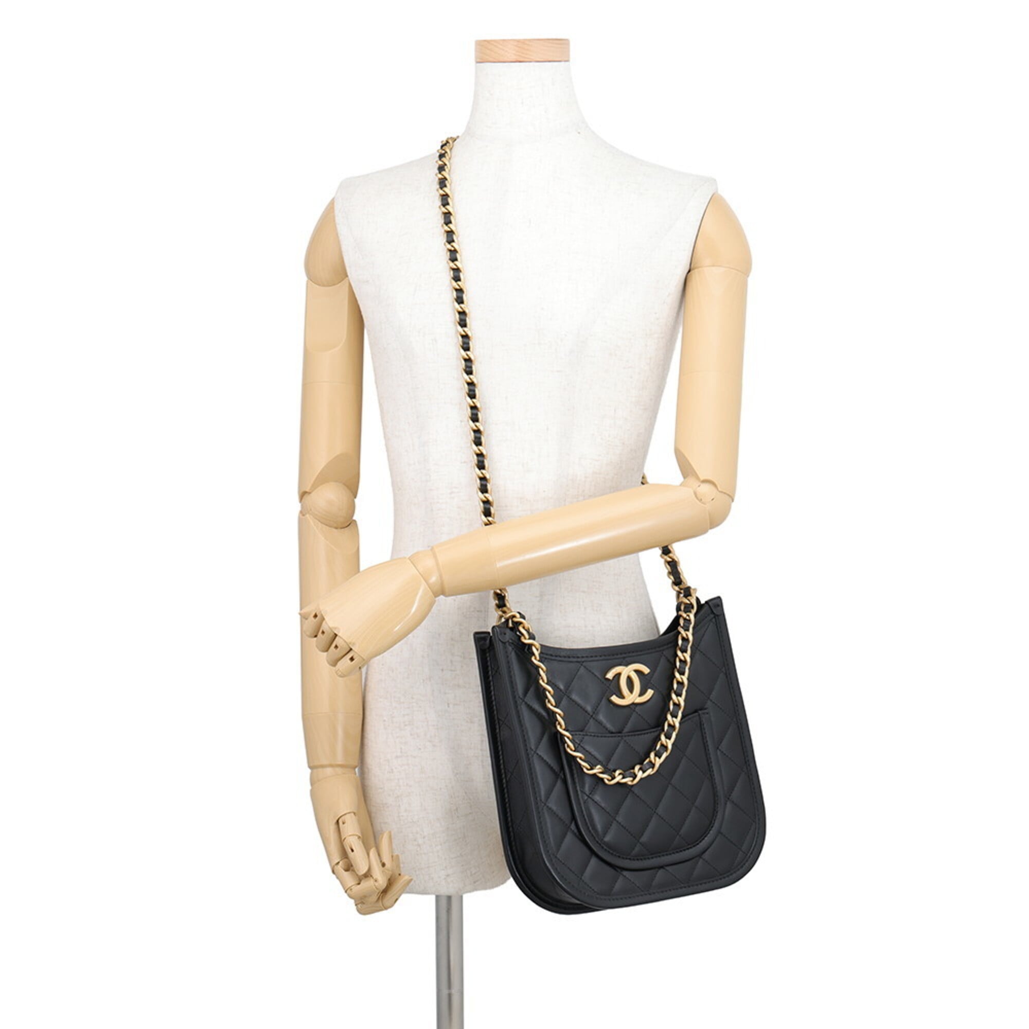Chanel Matelasse Black Leather Handbag Shoulder Bag (Pre-Owned)