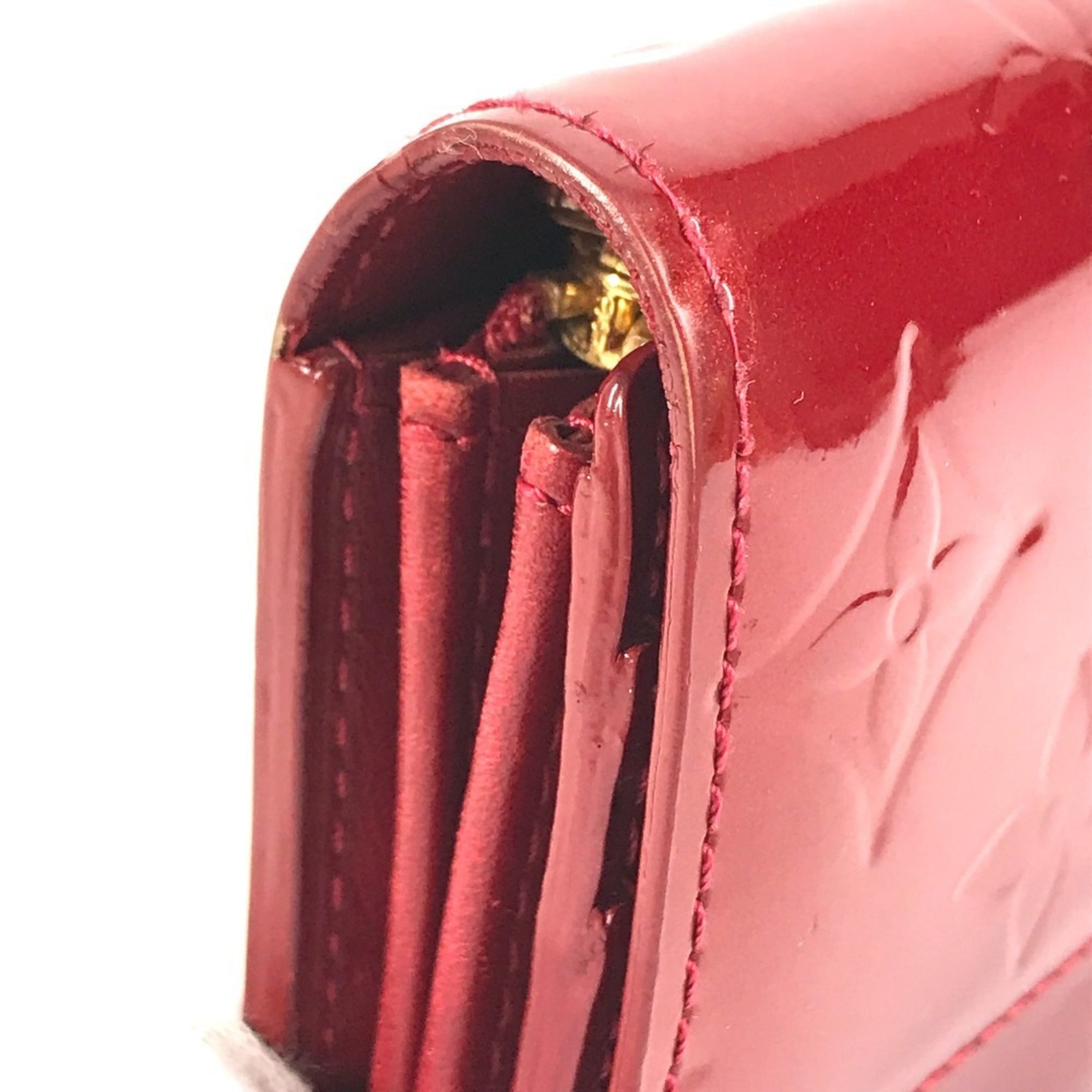 Louis Vuitton Monogram Vernis Pomme D'amour Red Color Monogram Vernis Long Wallet (Bi-Fold) (Pre-Owned)