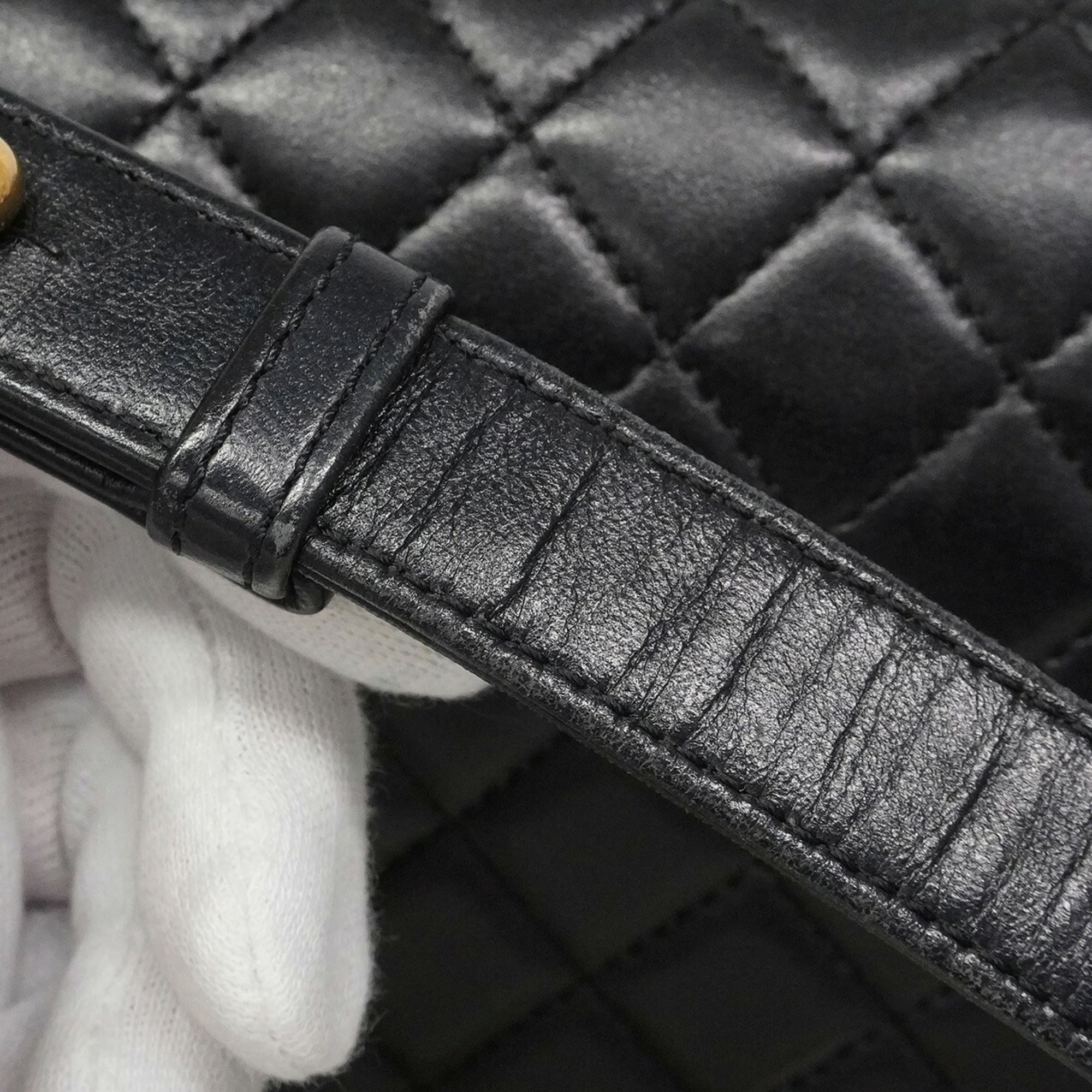 Chanel Black Leather Shoulder Bag (Pre-Owned)