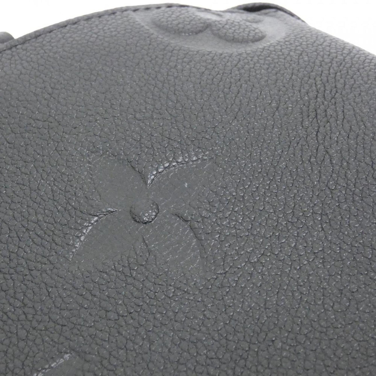 Louis Vuitton Black Leather Handbag (Pre-Owned)