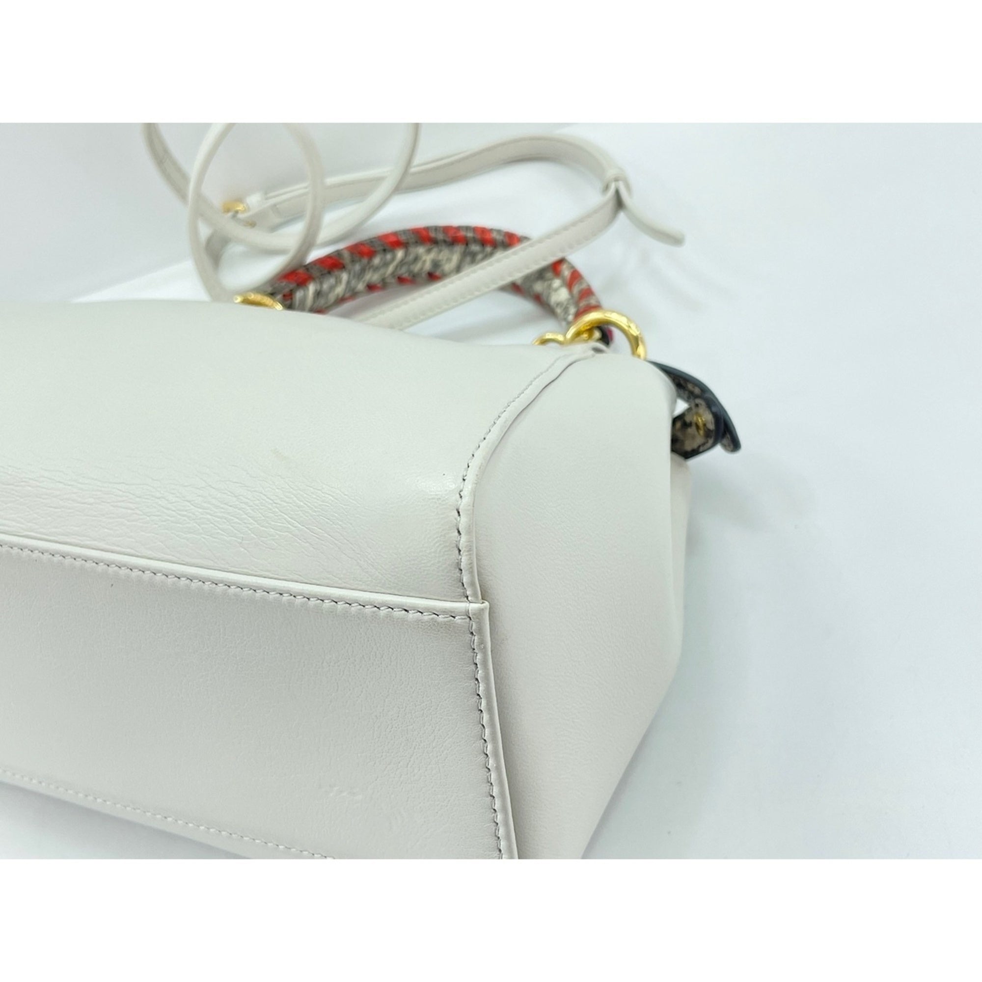Fendi White Handbag (Pre-Owned)