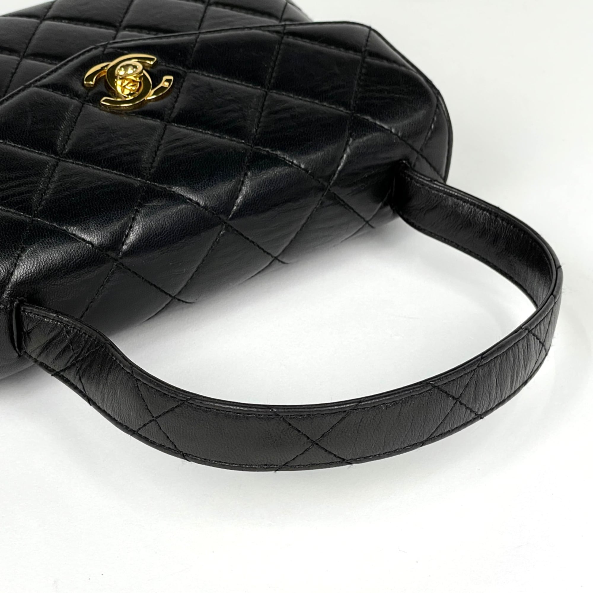 Chanel Black Leather Handbag (Pre-Owned)