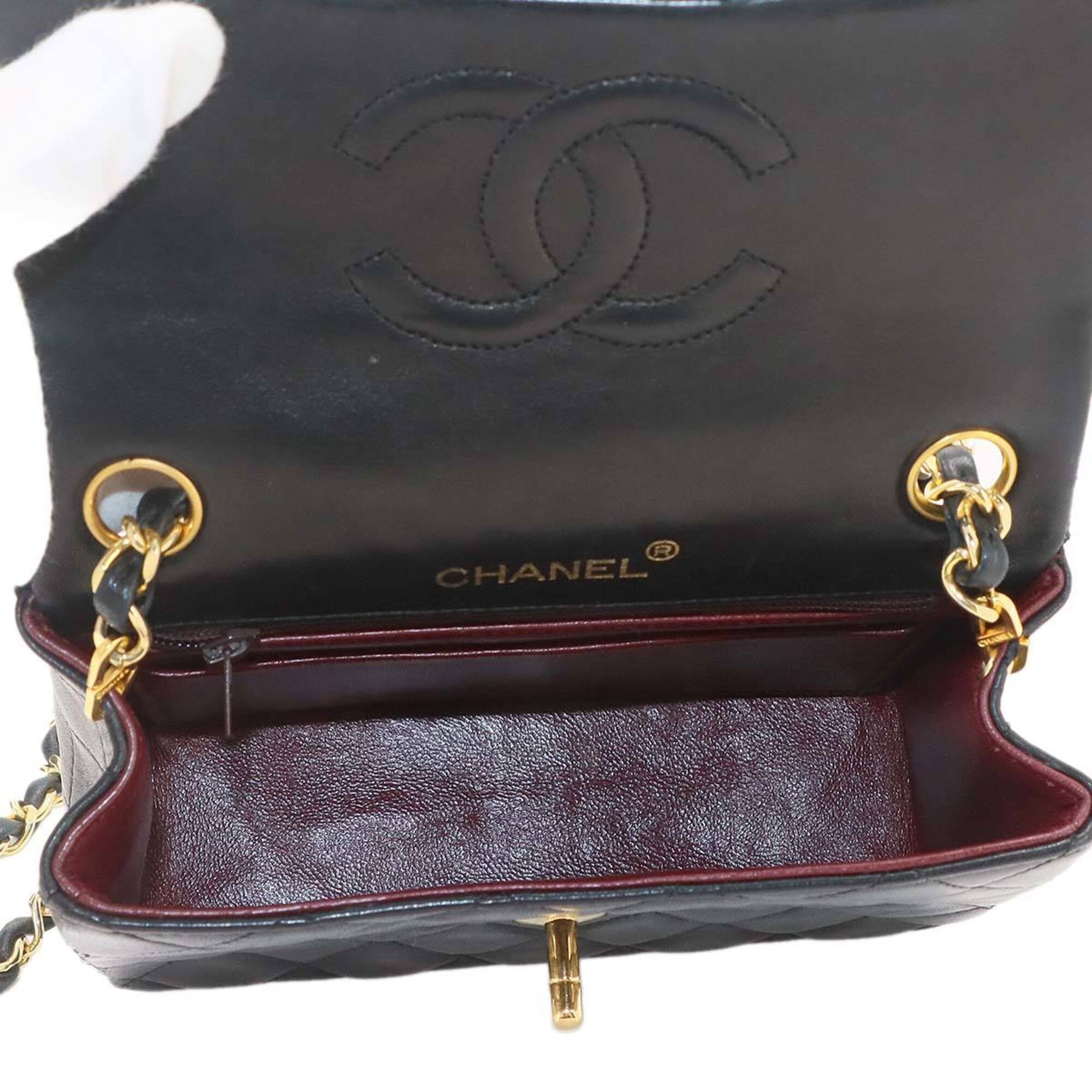 Chanel Black Leather Handbag Shoulder Bag (Pre-Owned)