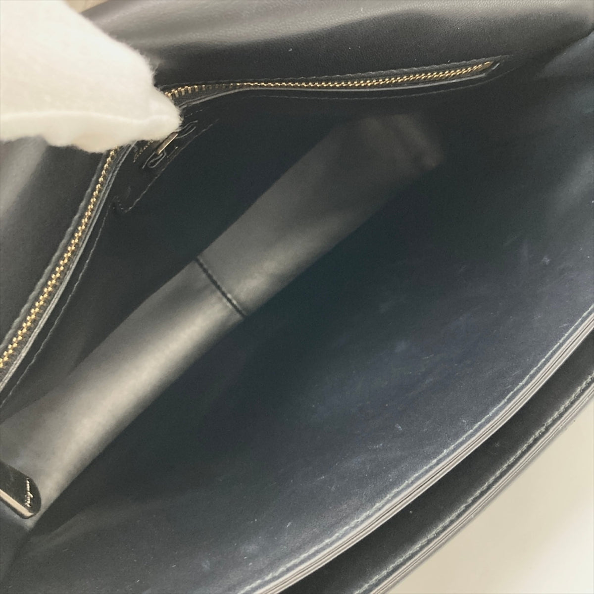 Salvatore Ferragamo Black Leather Shoulder Bag (Pre-Owned)
