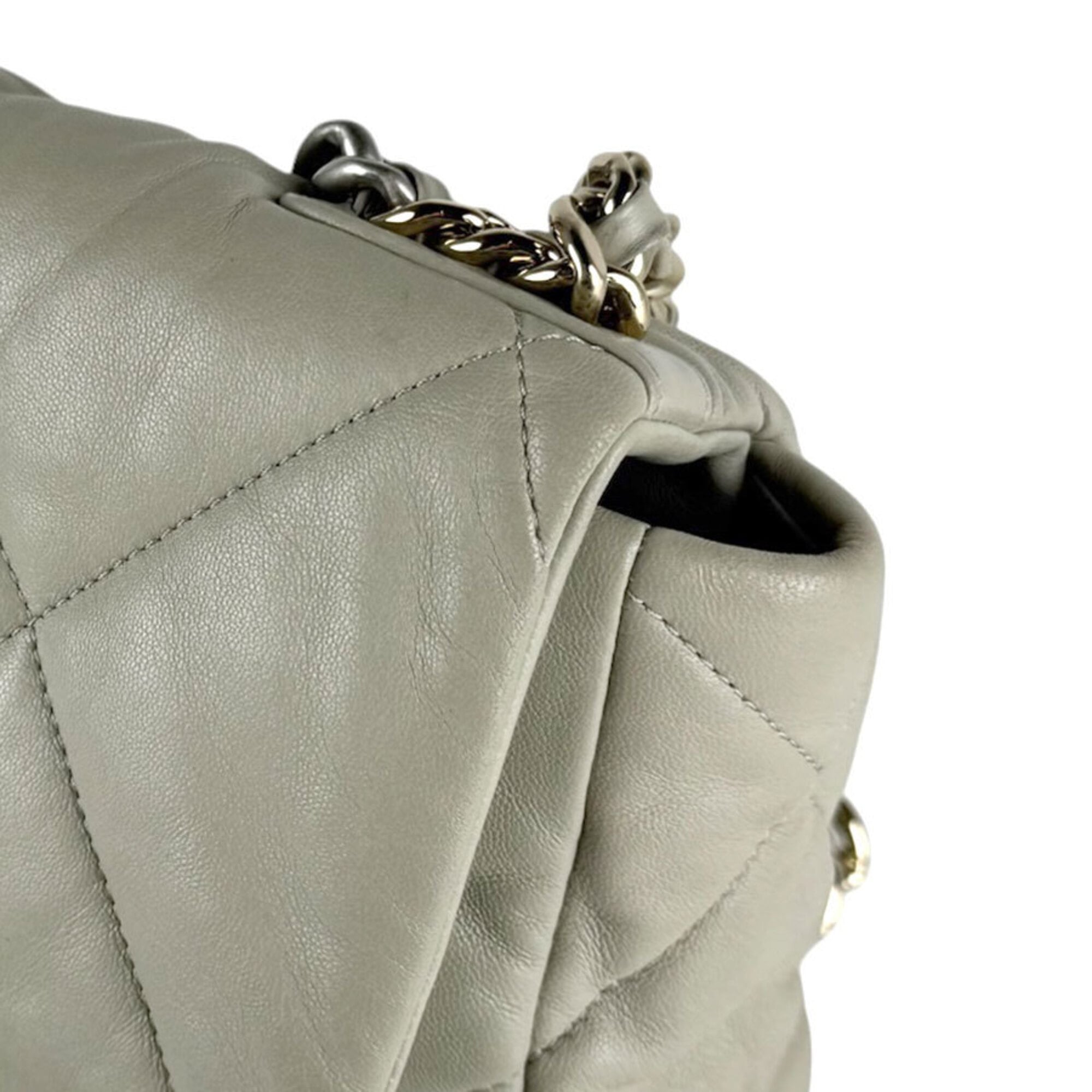 Chanel Gray Leather Shoulder Bag (Pre-Owned)