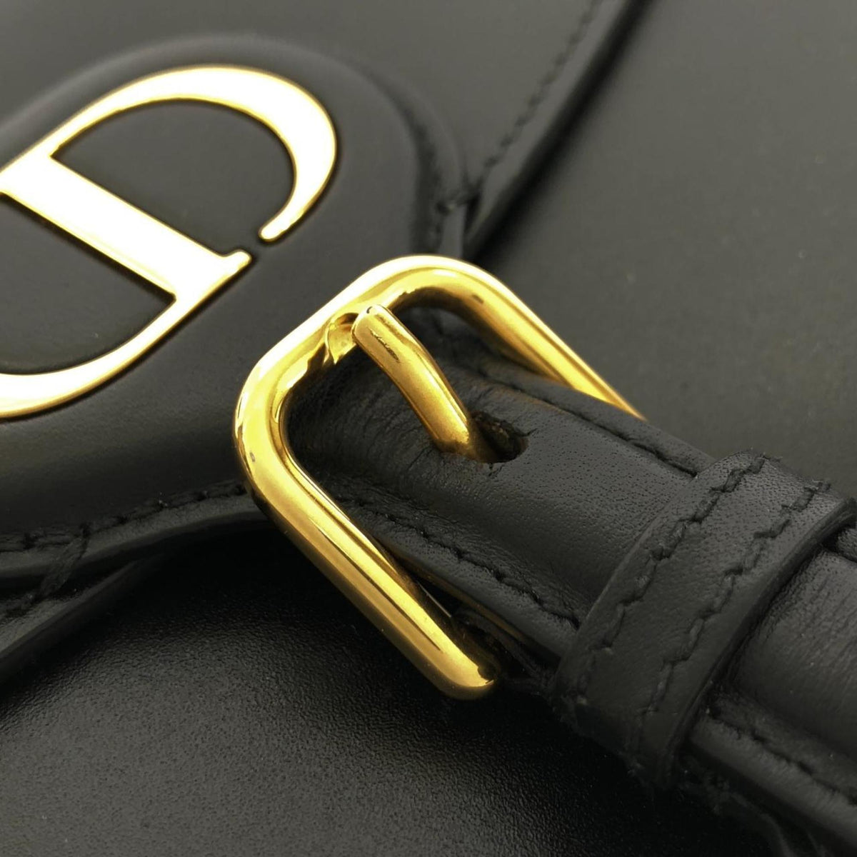 Christian Dior Black Leather Shoulder Bag (Pre-Owned)