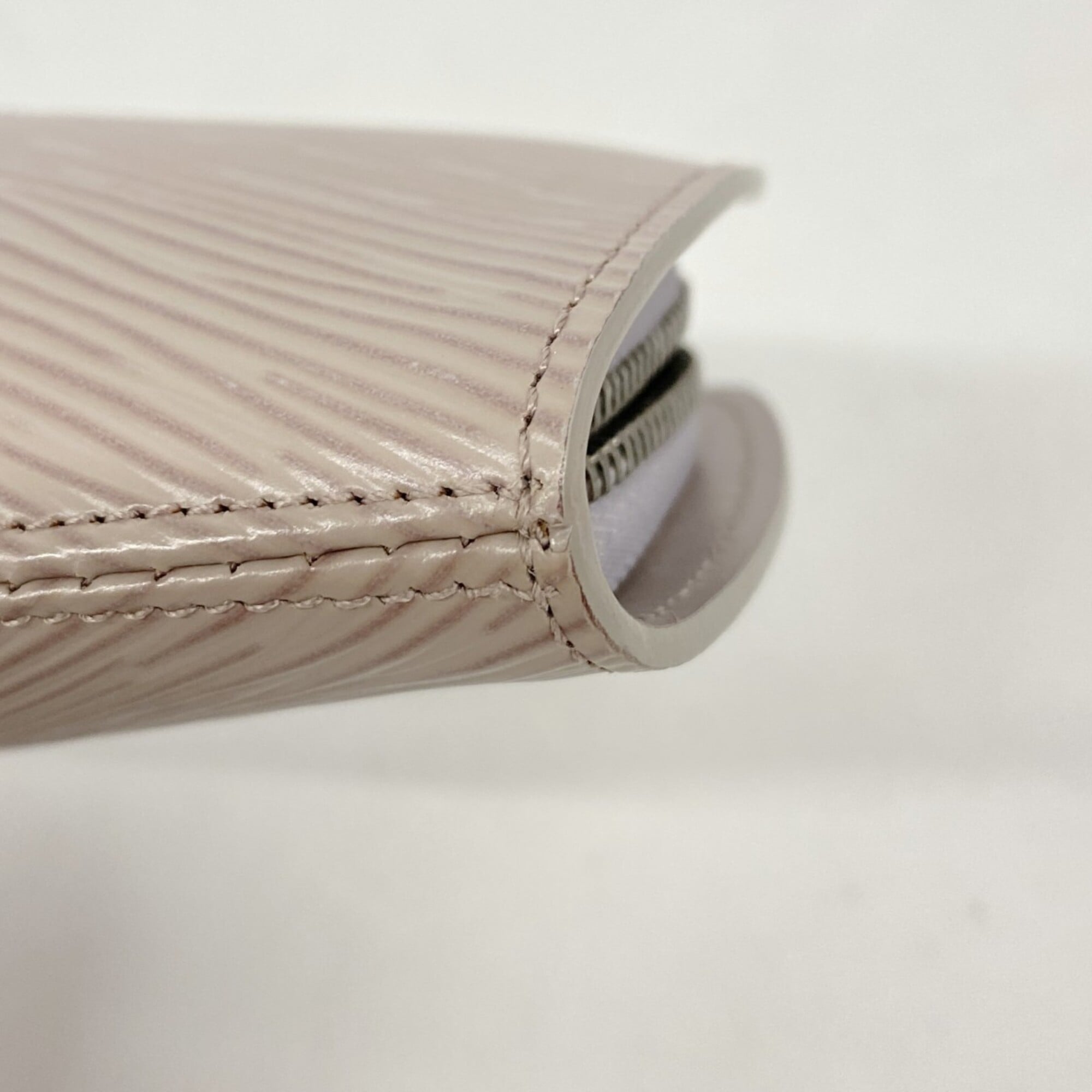 Louis Vuitton Lilac Coin Purse/Coin Case (Pre-Owned)