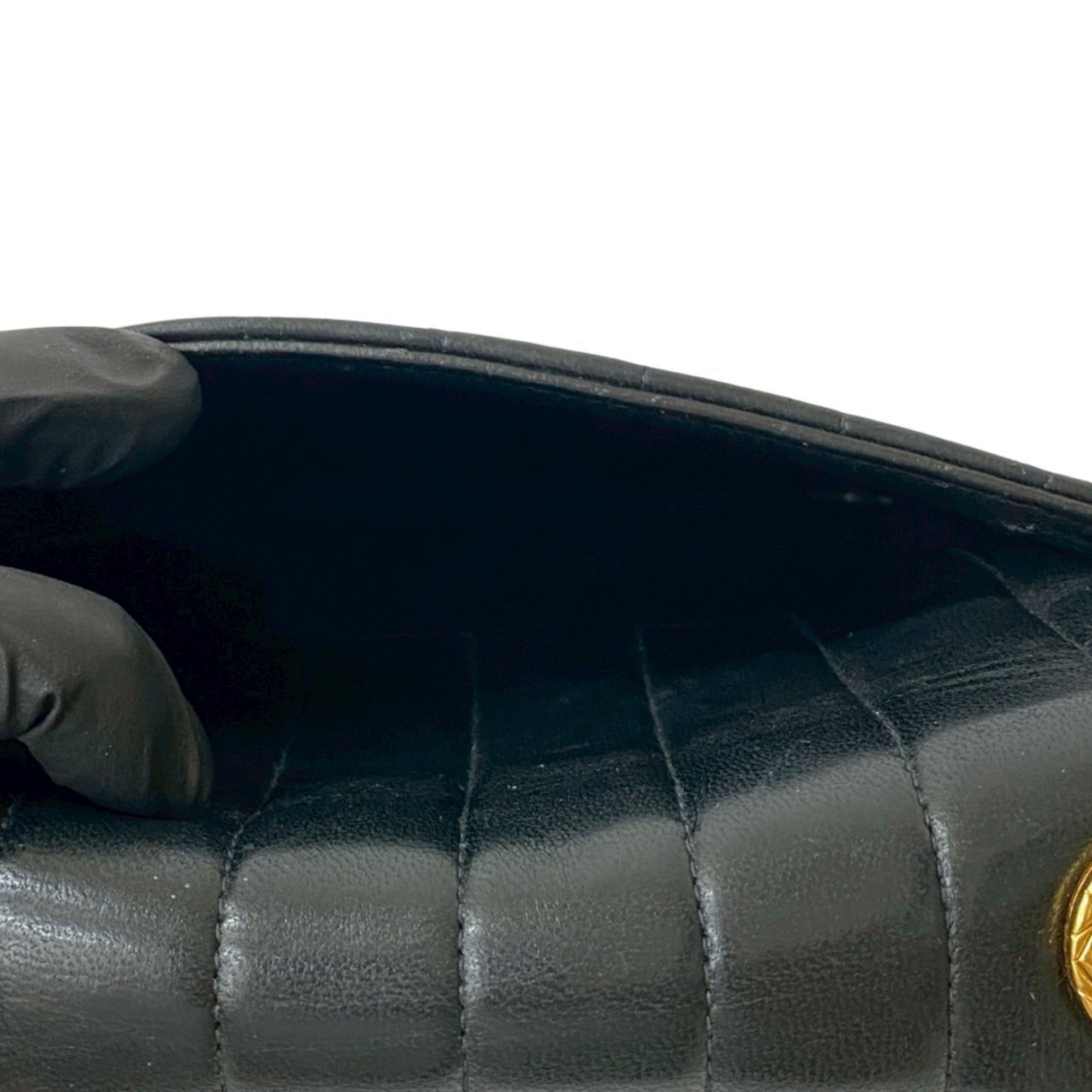 Chanel Black Leather Shoulder Bag (Pre-Owned)