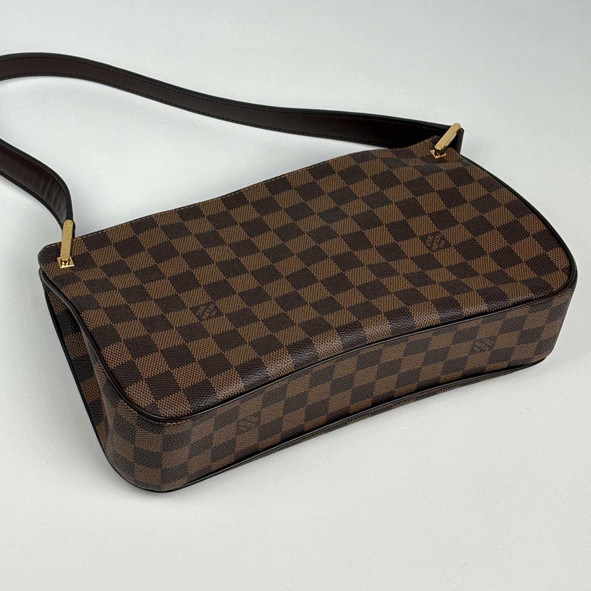 Louis Vuitton Brown Shoulder Bag (Pre-Owned)