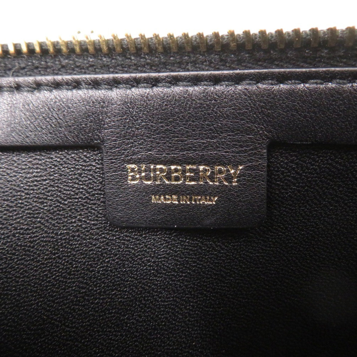 Burberry Black Leather Shoulder Bag (Pre-Owned)