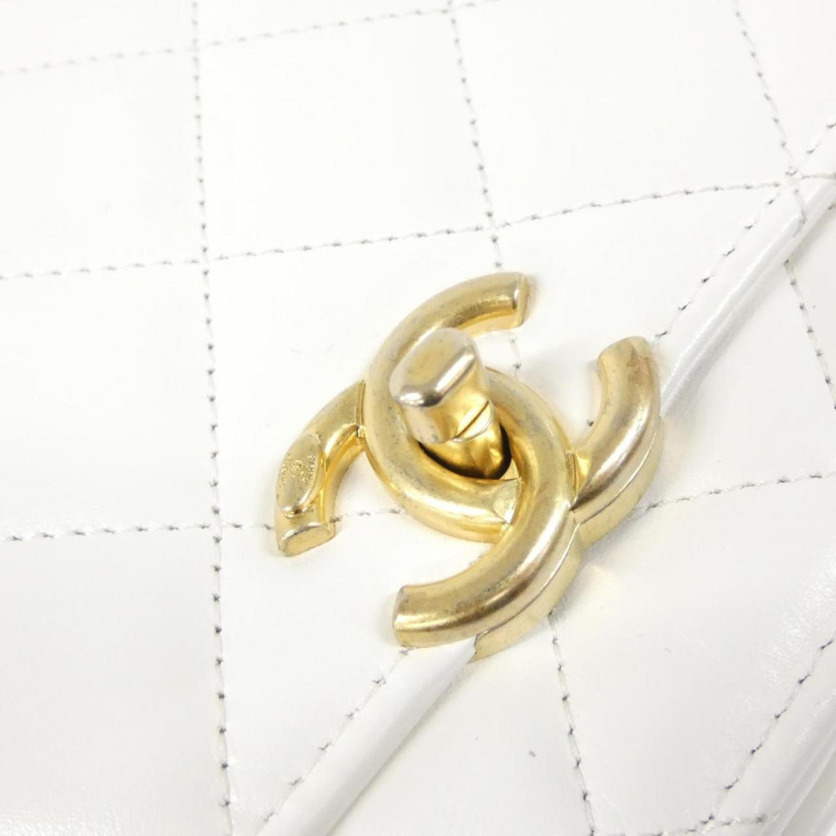 Chanel White Leather Chain/Shoulder Wallet (Pre-Owned)
