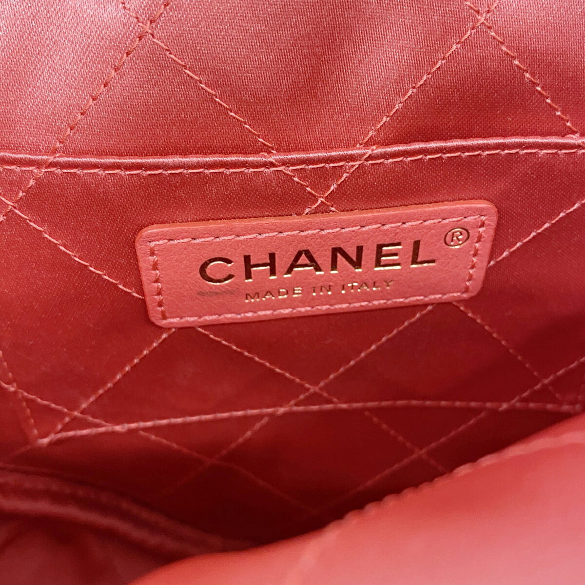 Chanel White Leather Shoulder Bag (Pre-Owned)