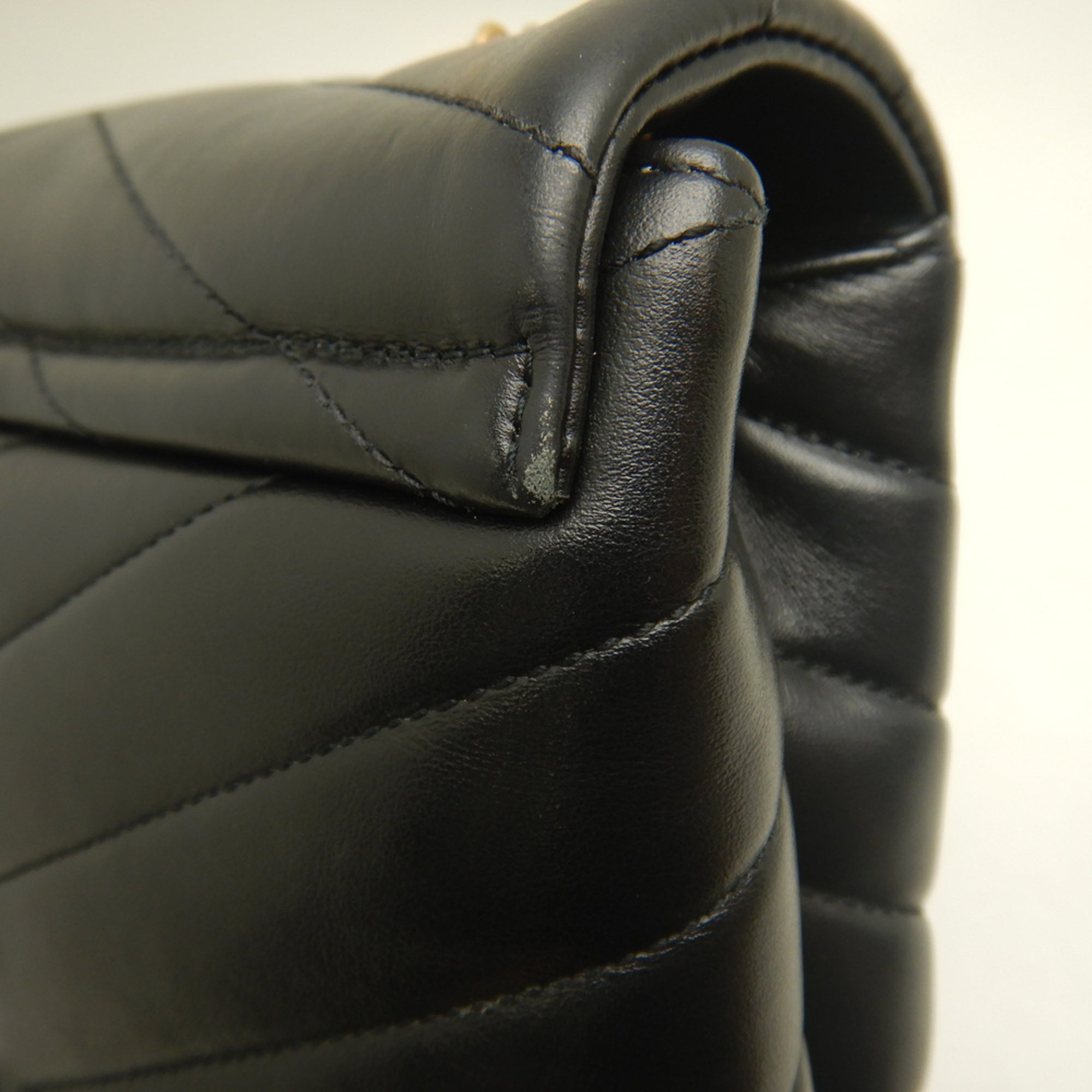 Yves Saint Laurent Black Leather Shoulder Bag (Pre-Owned)