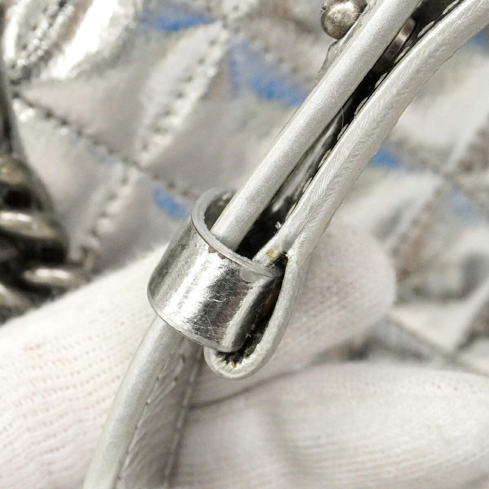 Chanel Silver Shoulder Bag (Pre-Owned)