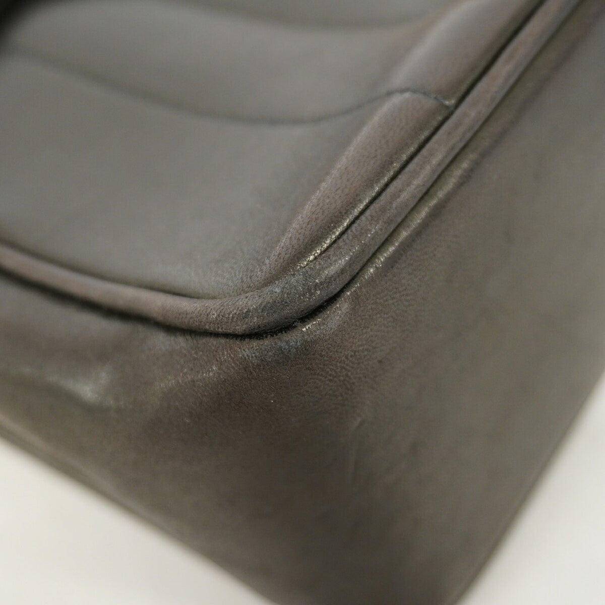 Chanel Black Leather Shoulder Bag (Pre-Owned)