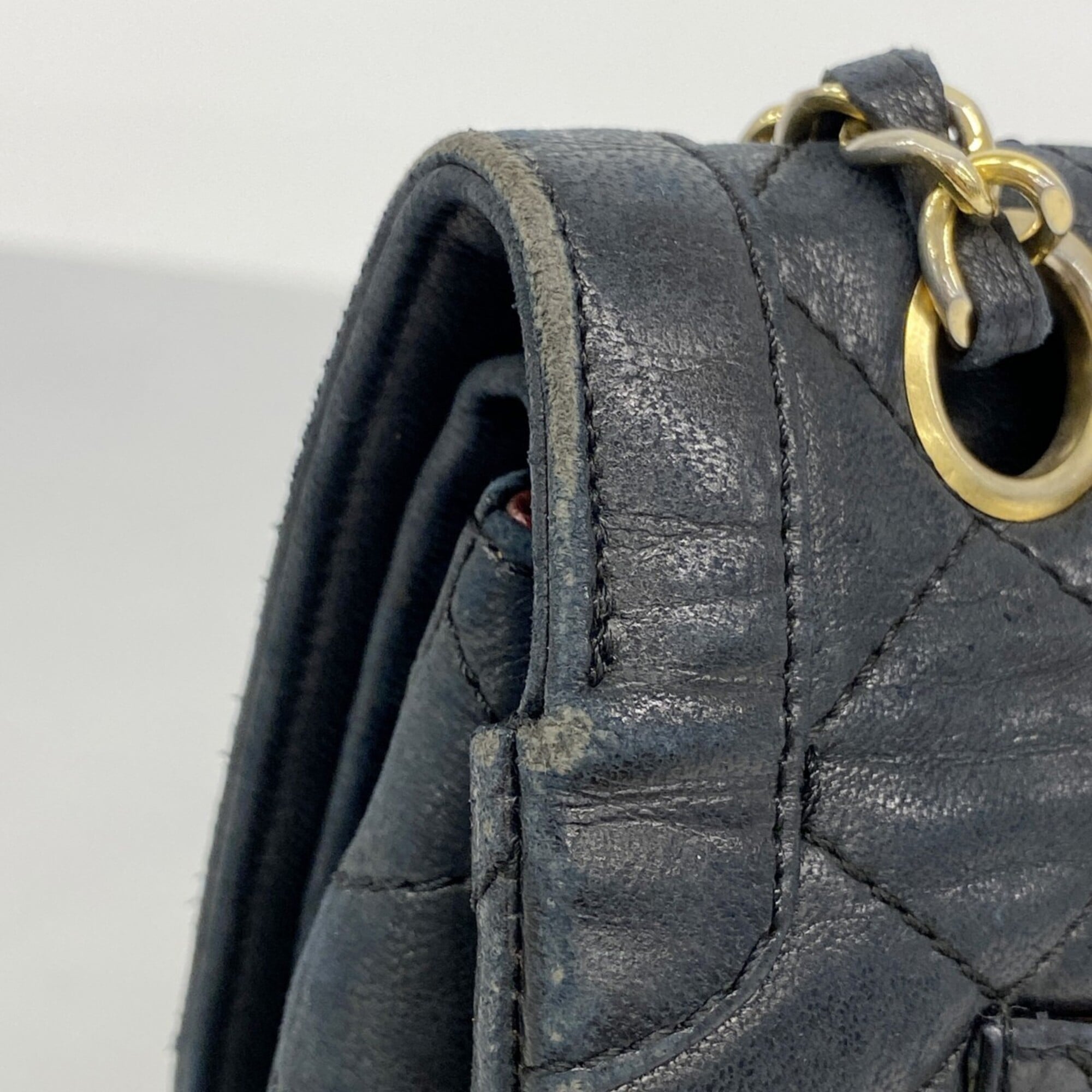 Chanel Black Leather Shoulder Bag (Pre-Owned)