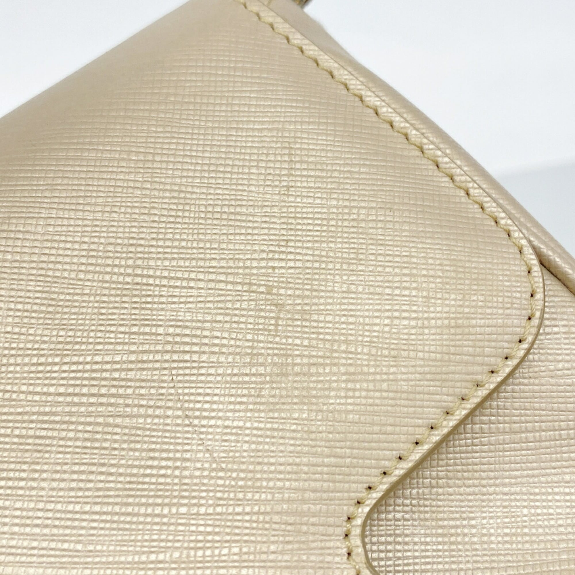 Salvatore Ferragamo Beige Leather Shoulder Bag (Pre-Owned)