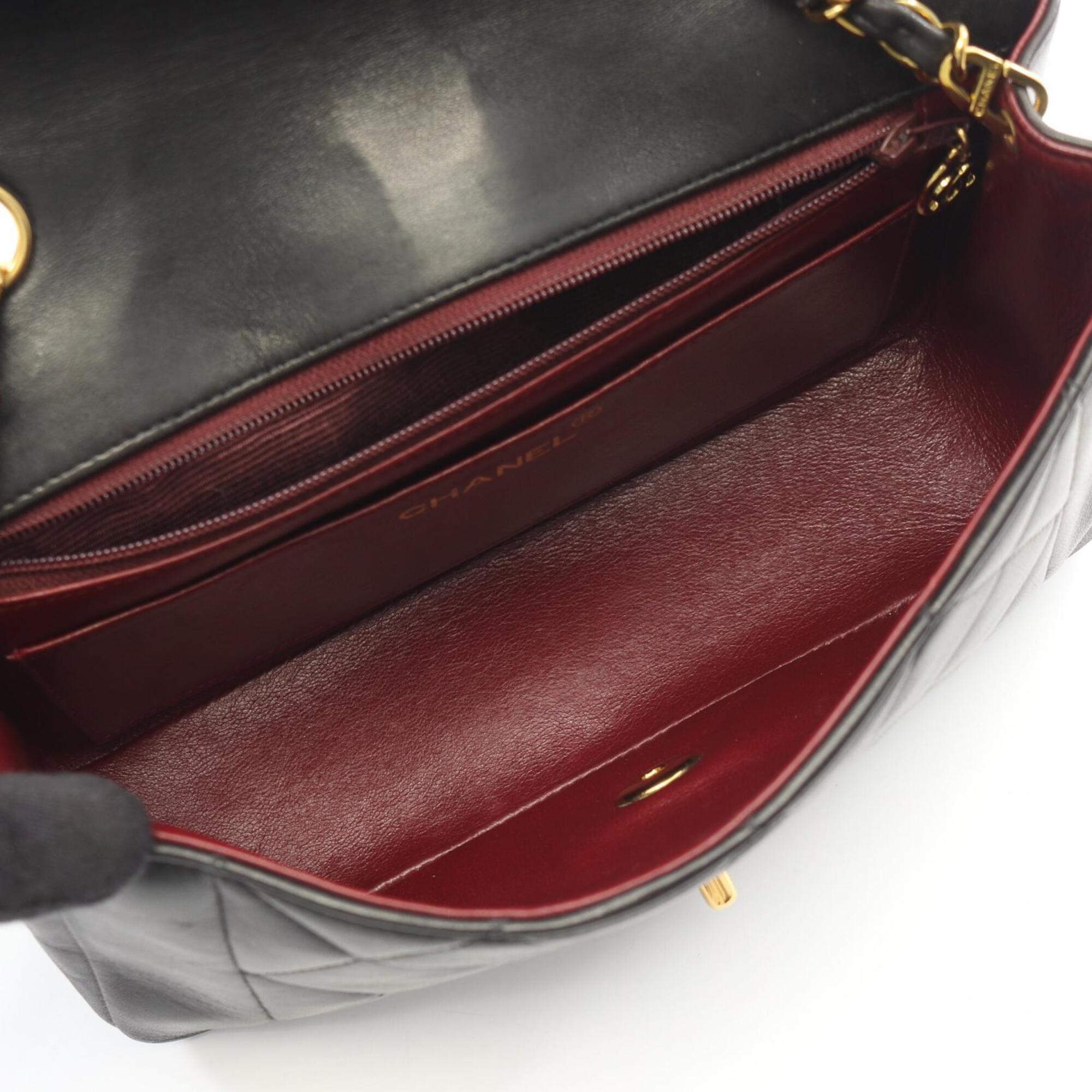 Chanel Matelasse Black Leather Handbag Shoulder Bag (Pre-Owned)