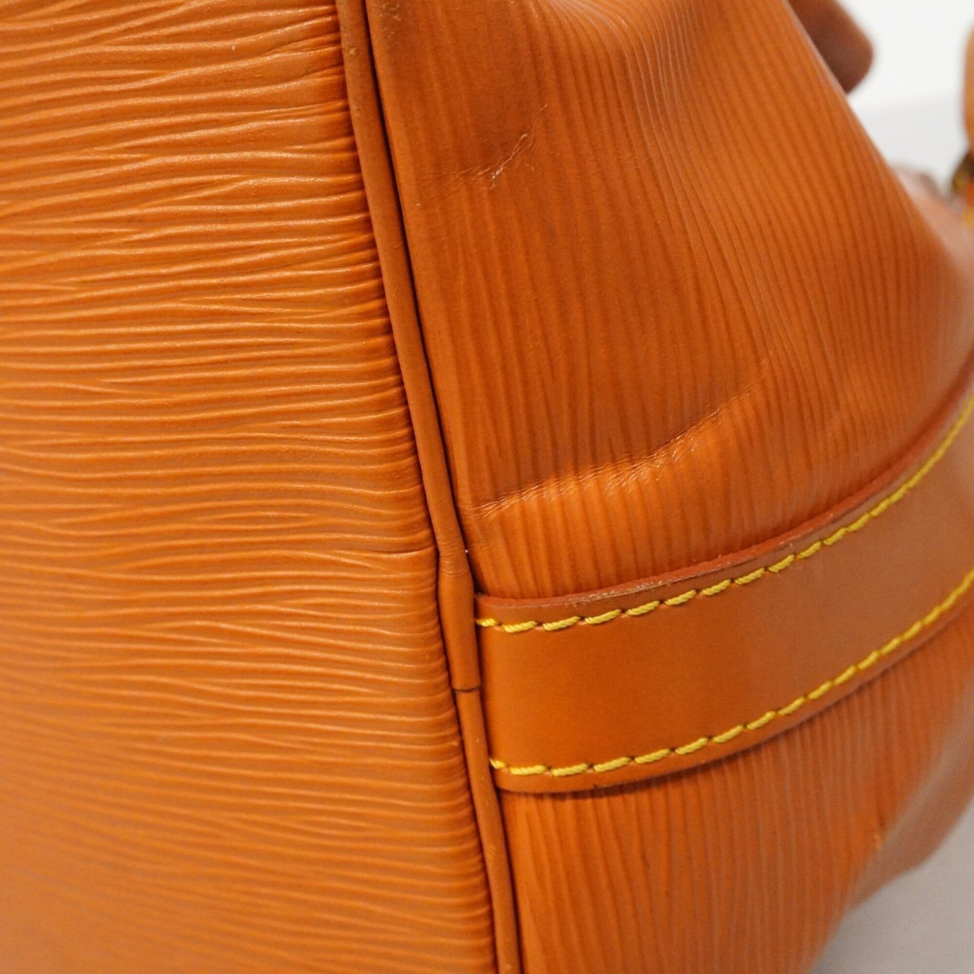 Louis Vuitton Gold Cipango Shoulder Bag (Pre-Owned)