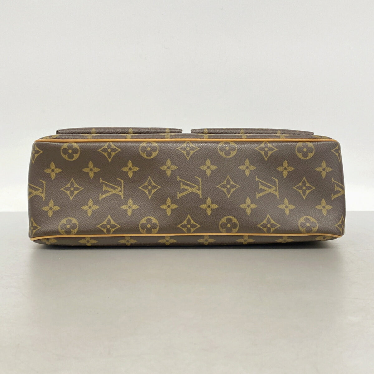 Louis Vuitton Brown Shoulder Bag (Pre-Owned)