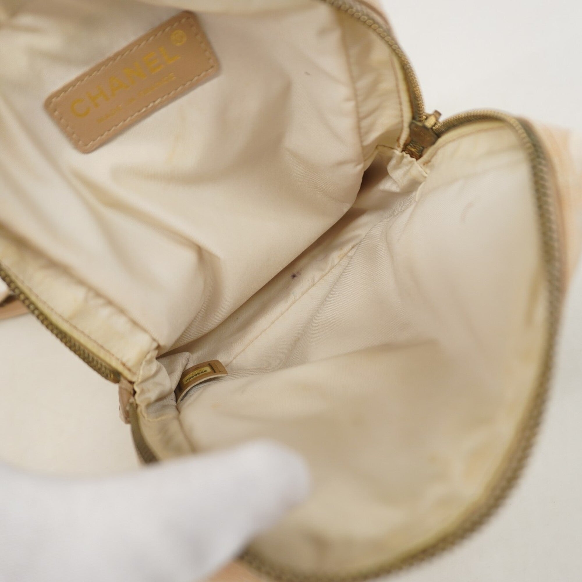 Chanel Beige Nylon Shoulder Bag (Pre-Owned)