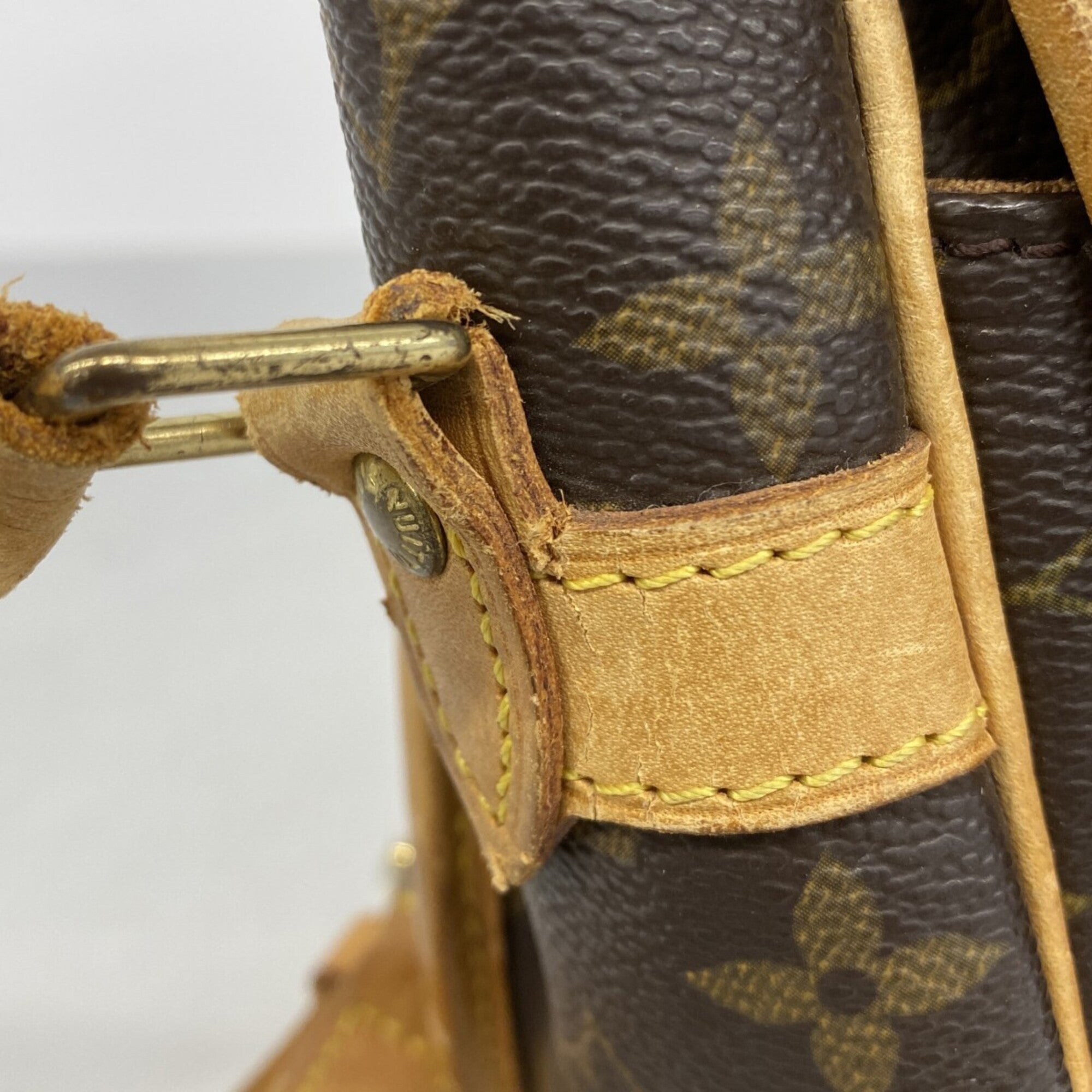 Louis Vuitton Brown Shoulder Bag (Pre-Owned)
