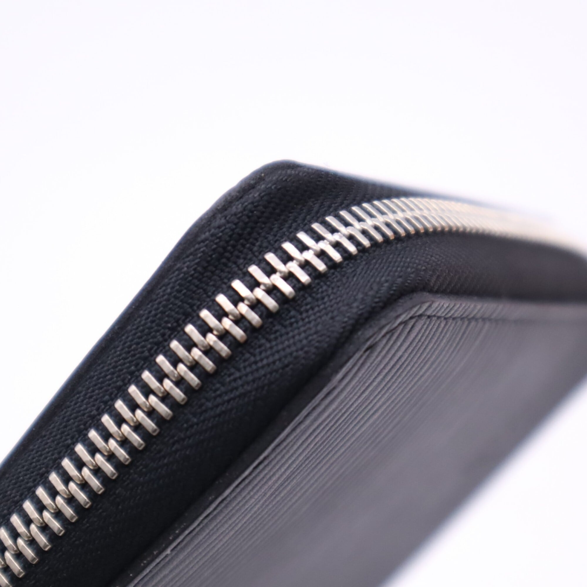 Louis Vuitton Epi Black Noir Leather Long Wallet (Bi-Fold) (Pre-Owned)
