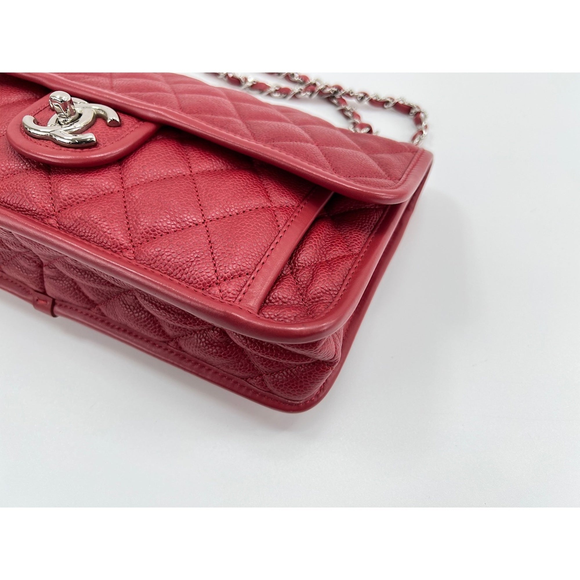 Chanel Red Color Shoulder Bag (Pre-Owned)