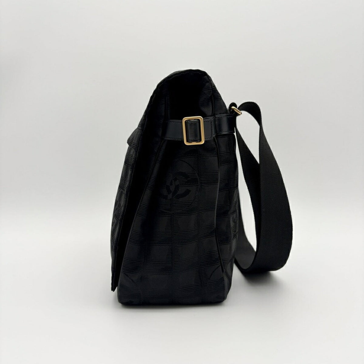 Chanel Black New Travel Line Nylon Jacquard Leather Messenger Bag (Pre-Owned)