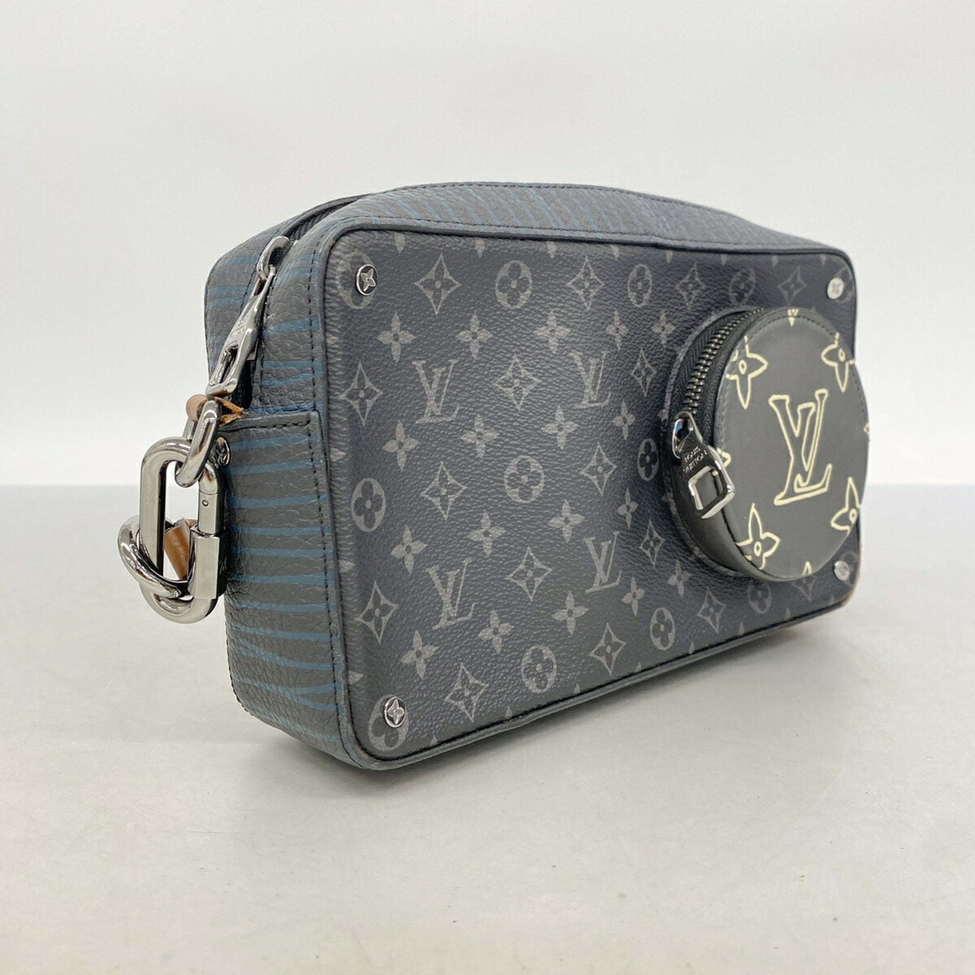 Louis Vuitton Black Shoulder Bag (Pre-Owned)