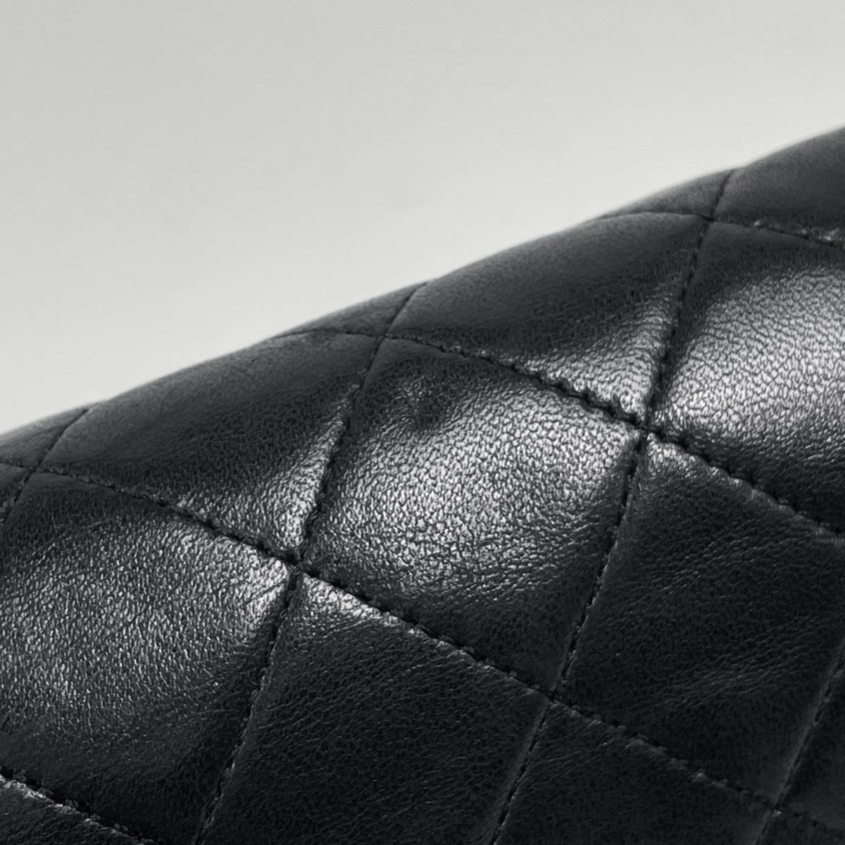 Chanel Matelasse Black Leather Shoulder Bag (Pre-Owned)