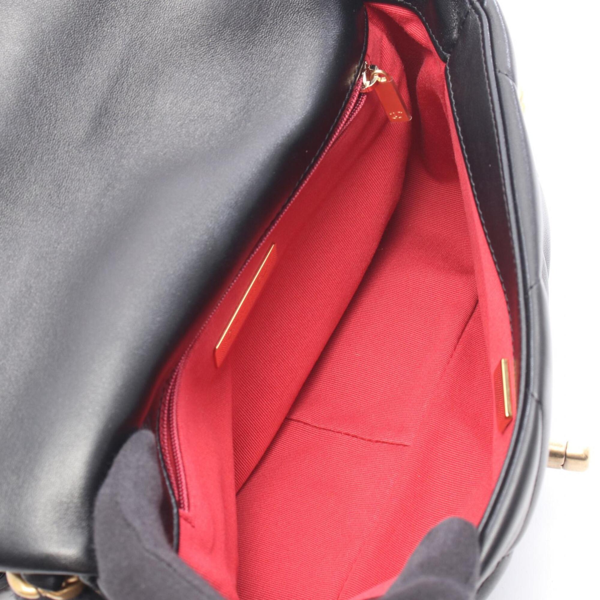 Chanel Black Leather Shoulder Bag (Pre-Owned)