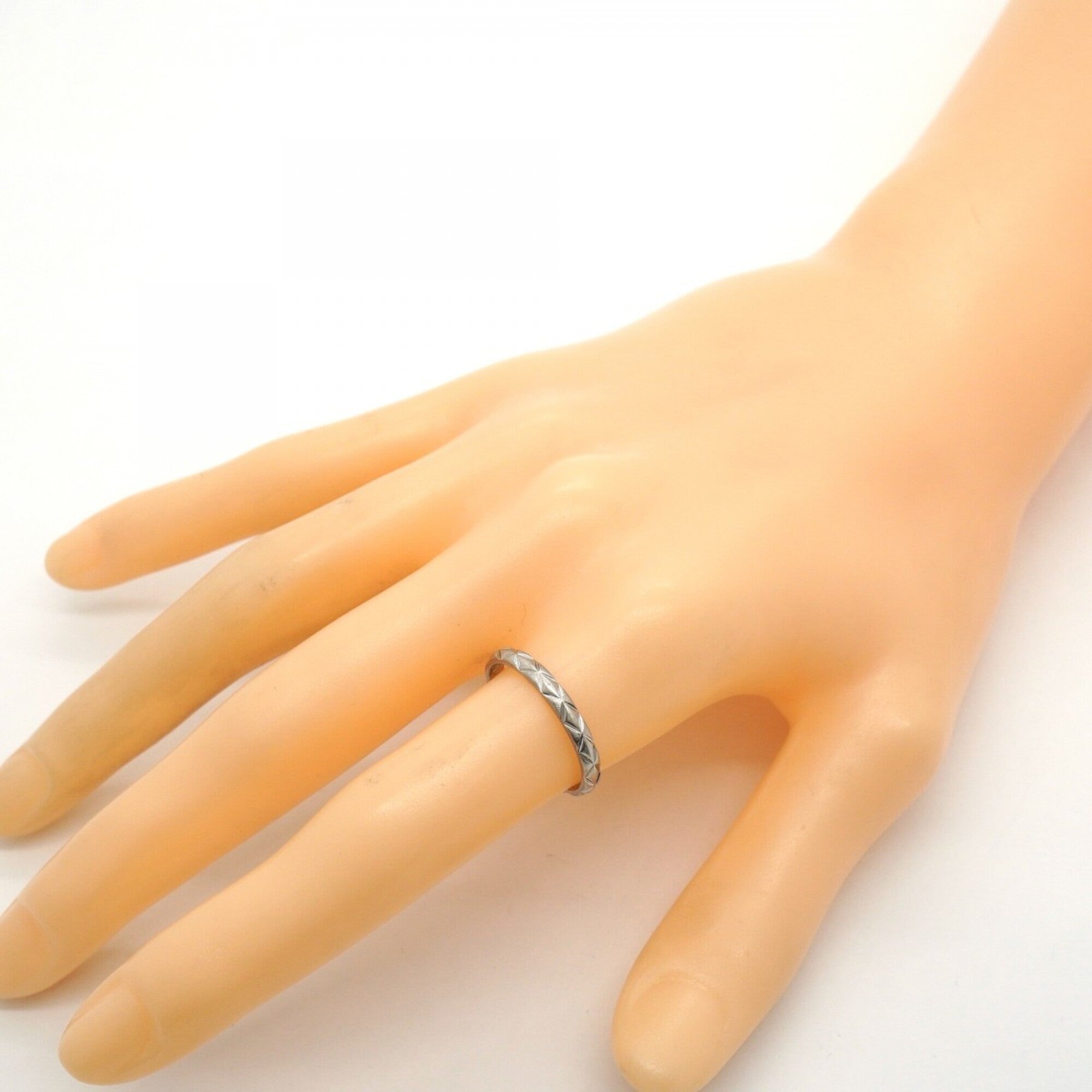 Chanel Platinum 950 Band Ring (Pre-Owned)