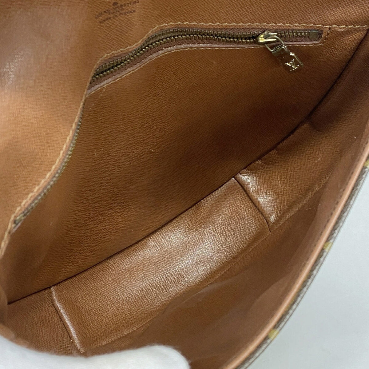 Louis Vuitton Brown Shoulder Bag (Pre-Owned)