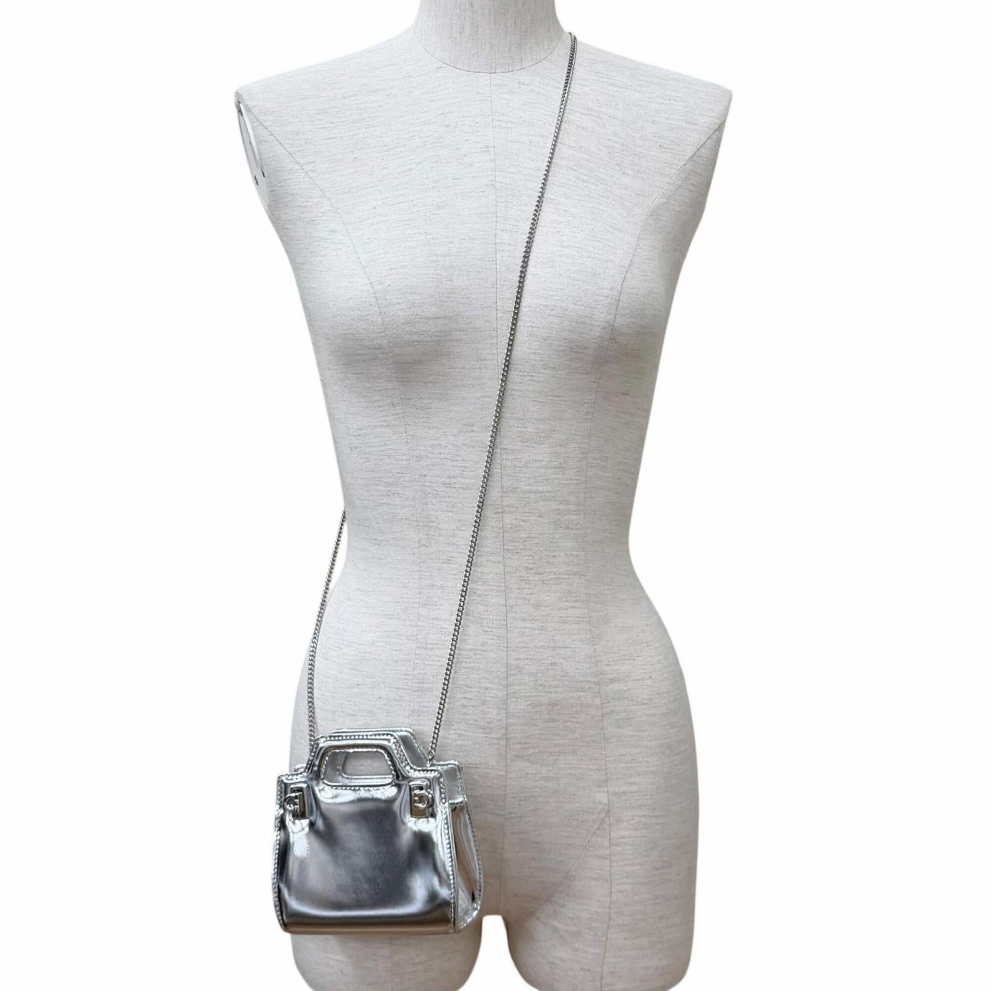 Salvatore Ferragamo Silver Leather Pouch Shoulder Bag (Pre-Owned)