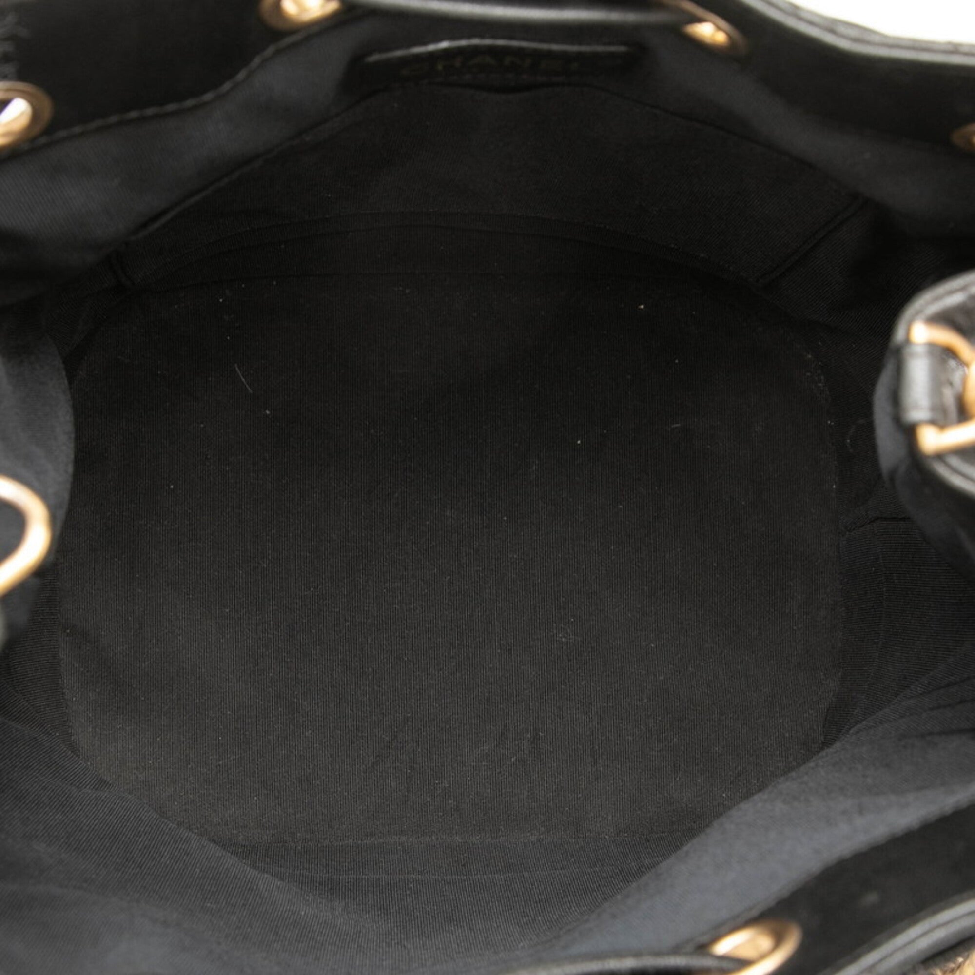Chanel Black Shoulder Bag (Pre-Owned)