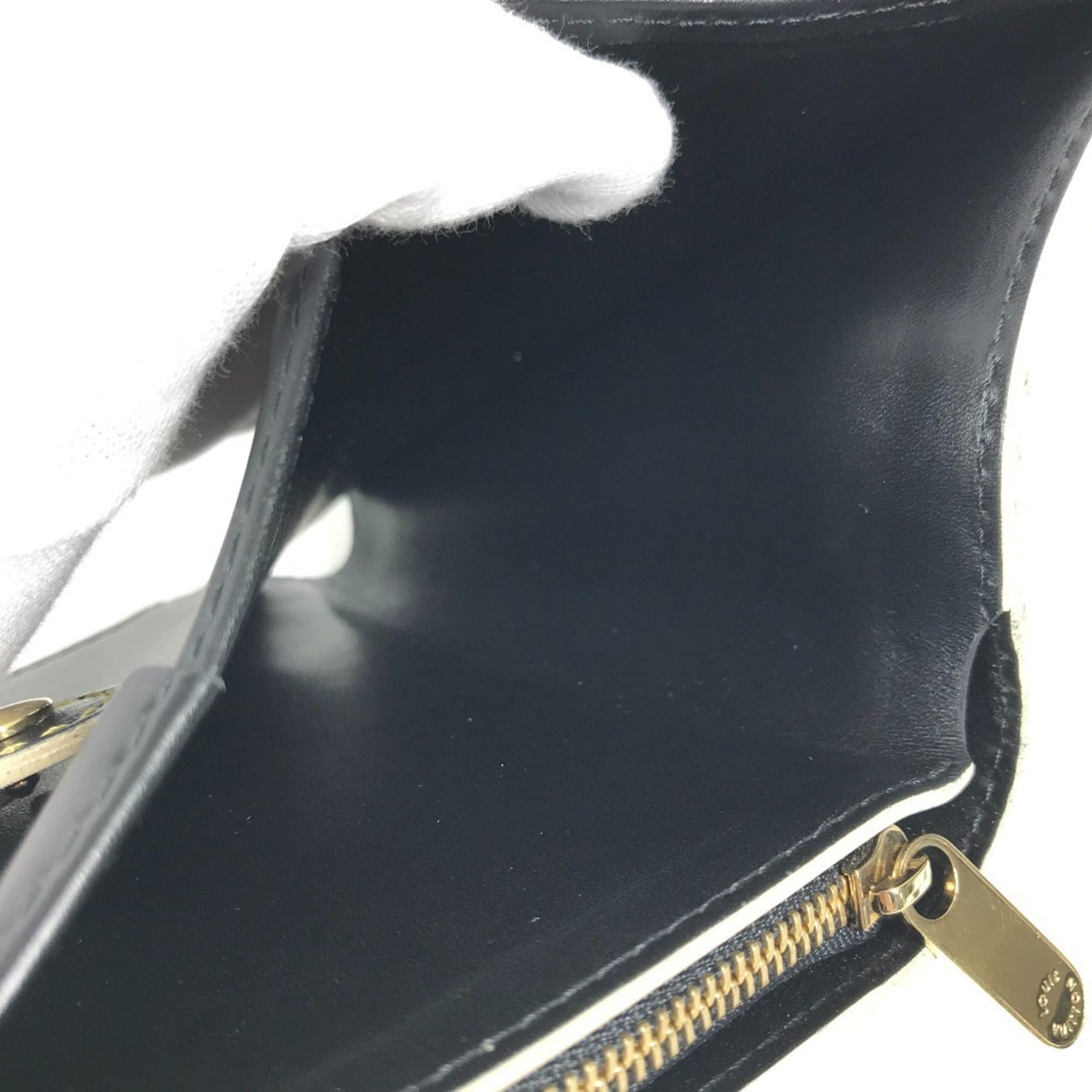 Louis Vuitton Suhali Black Noir Suhali Leather Wallet (Bi-Fold) (Pre-Owned)