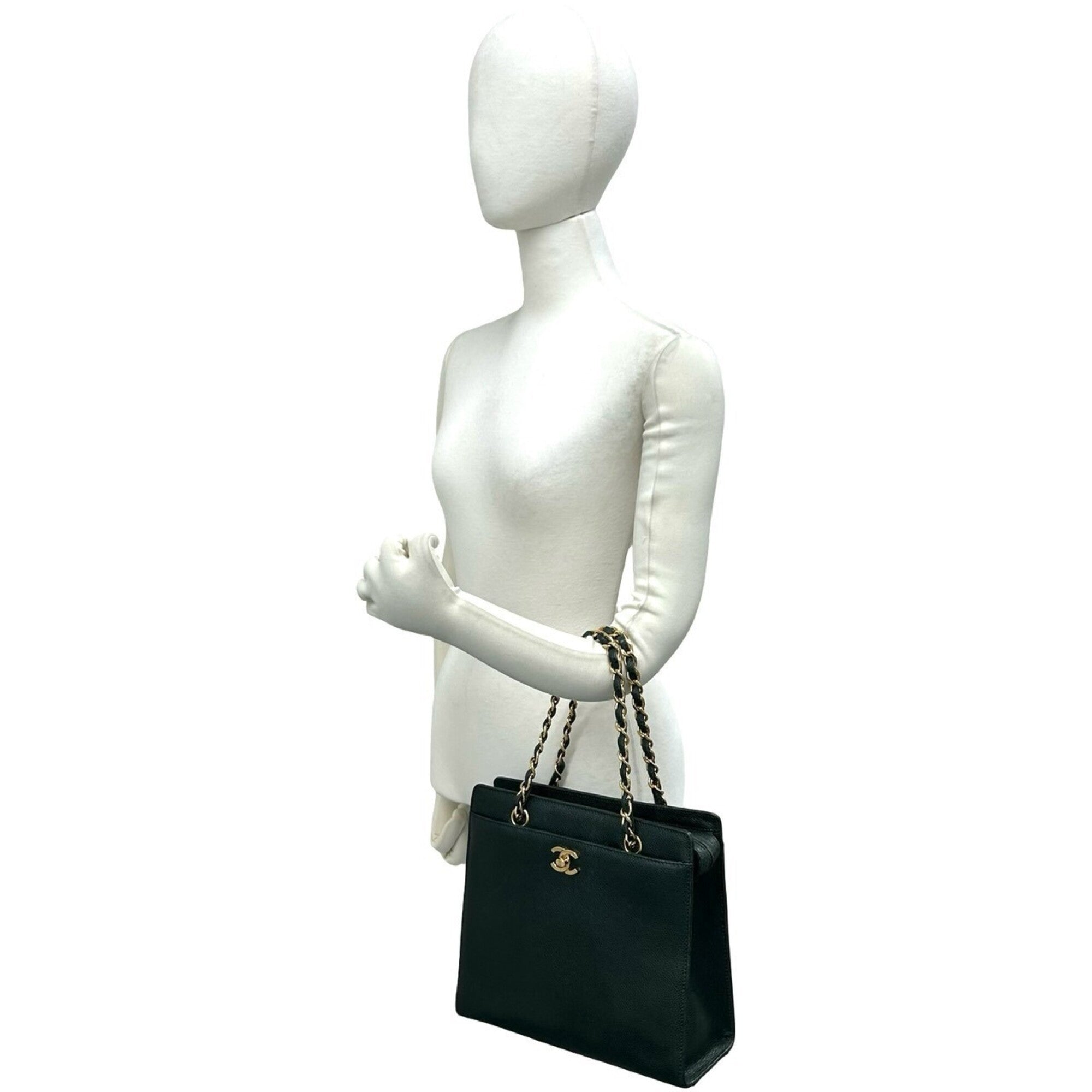 Chanel Green Grained Calfskin Handbag (Pre-Owned)