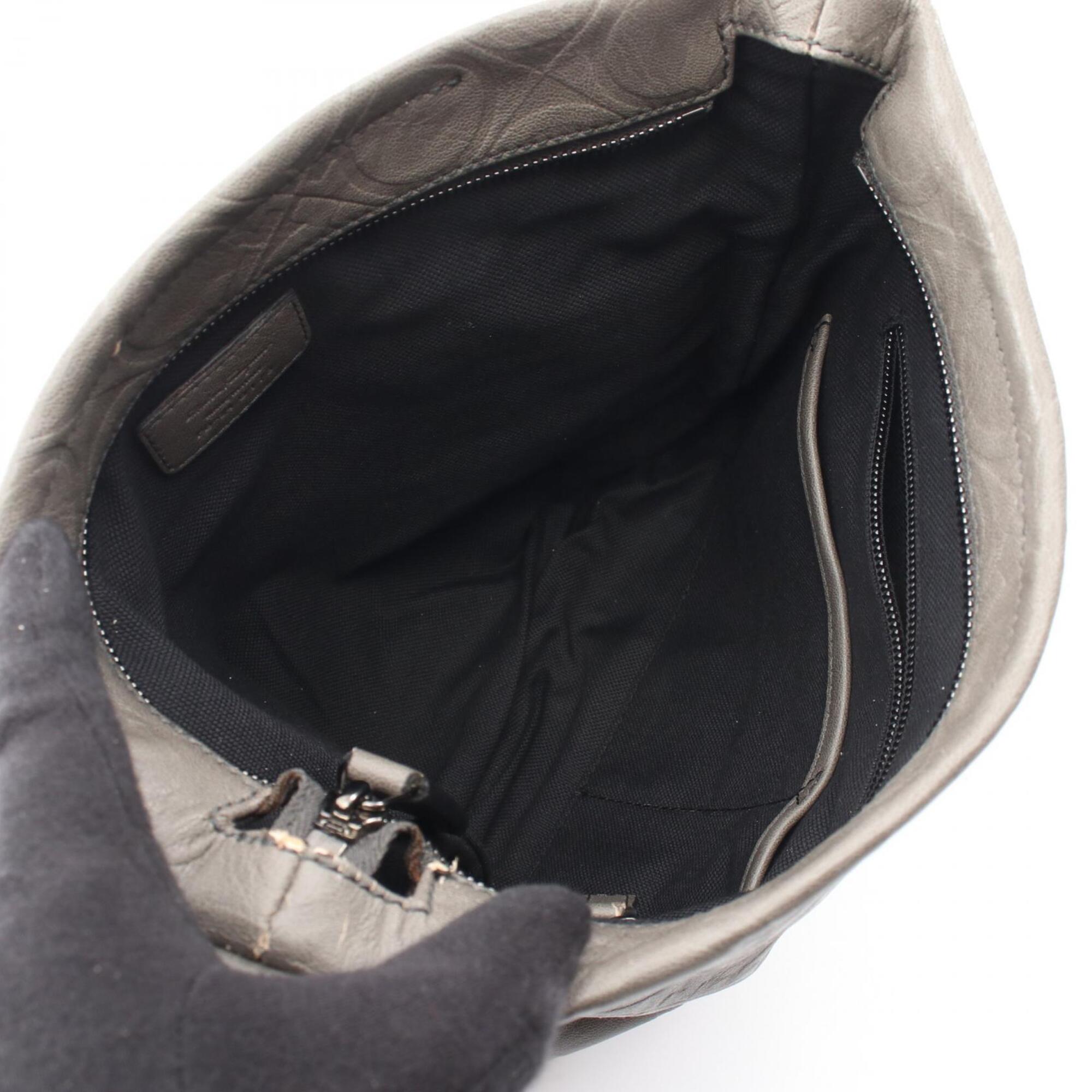 Salvatore Ferragamo Gray Leather Handbag Shoulder Bag (Pre-Owned)