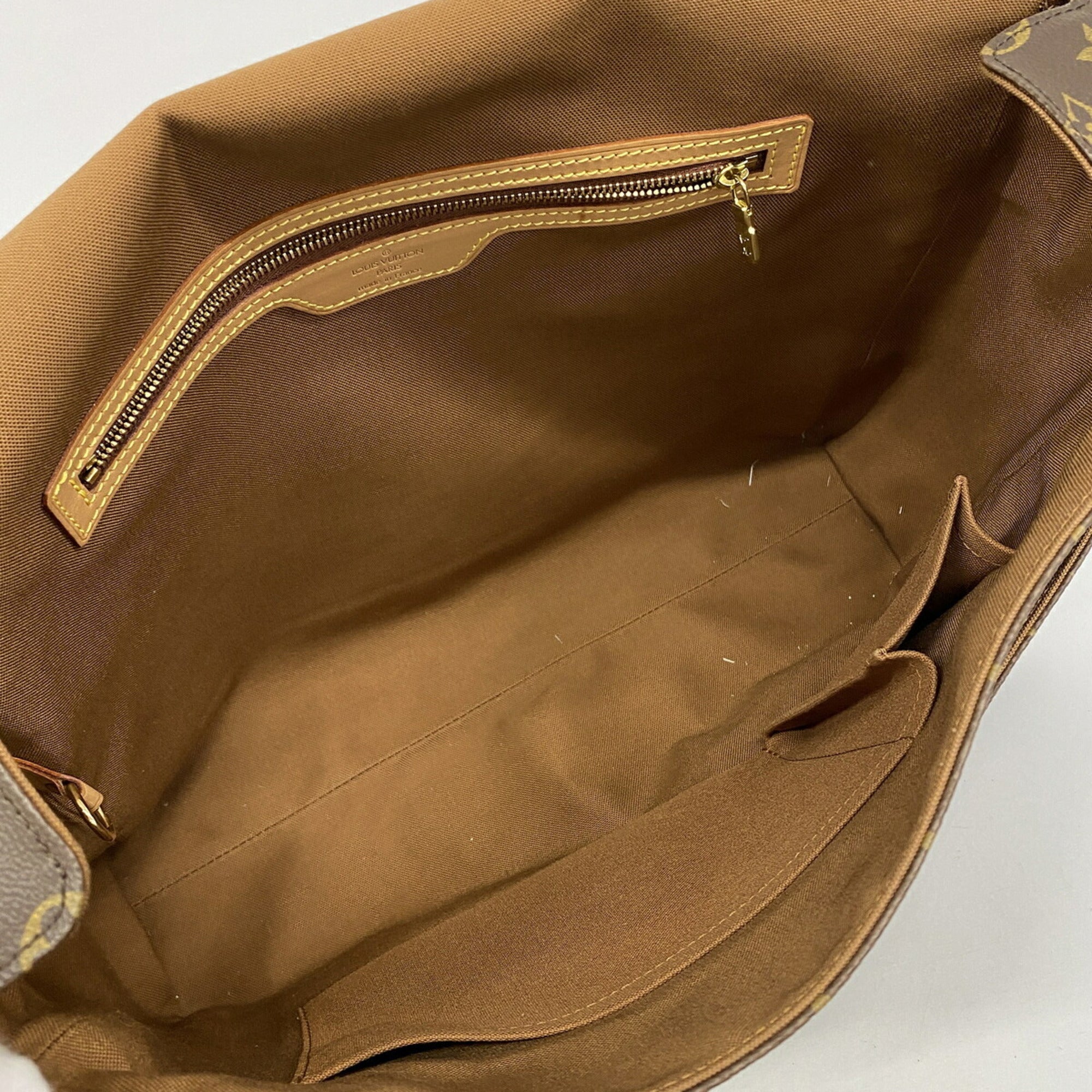 Louis Vuitton Brown Shoulder Bag (Pre-Owned)