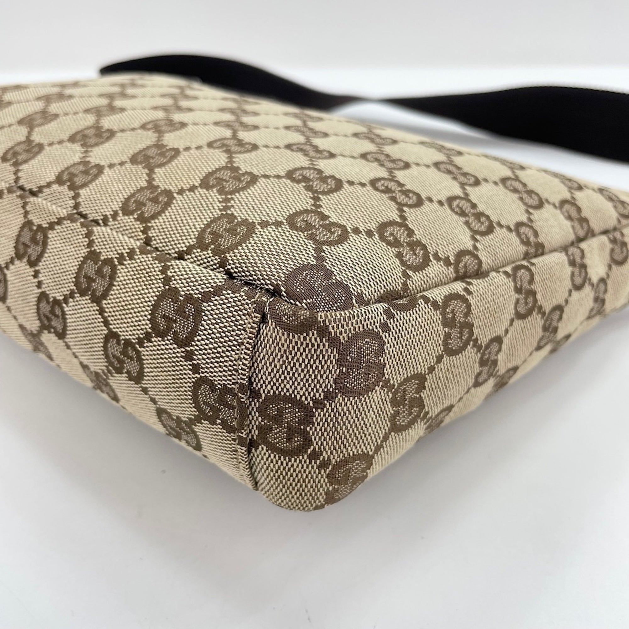 Gucci Beige Shoulder Bag (Pre-Owned)