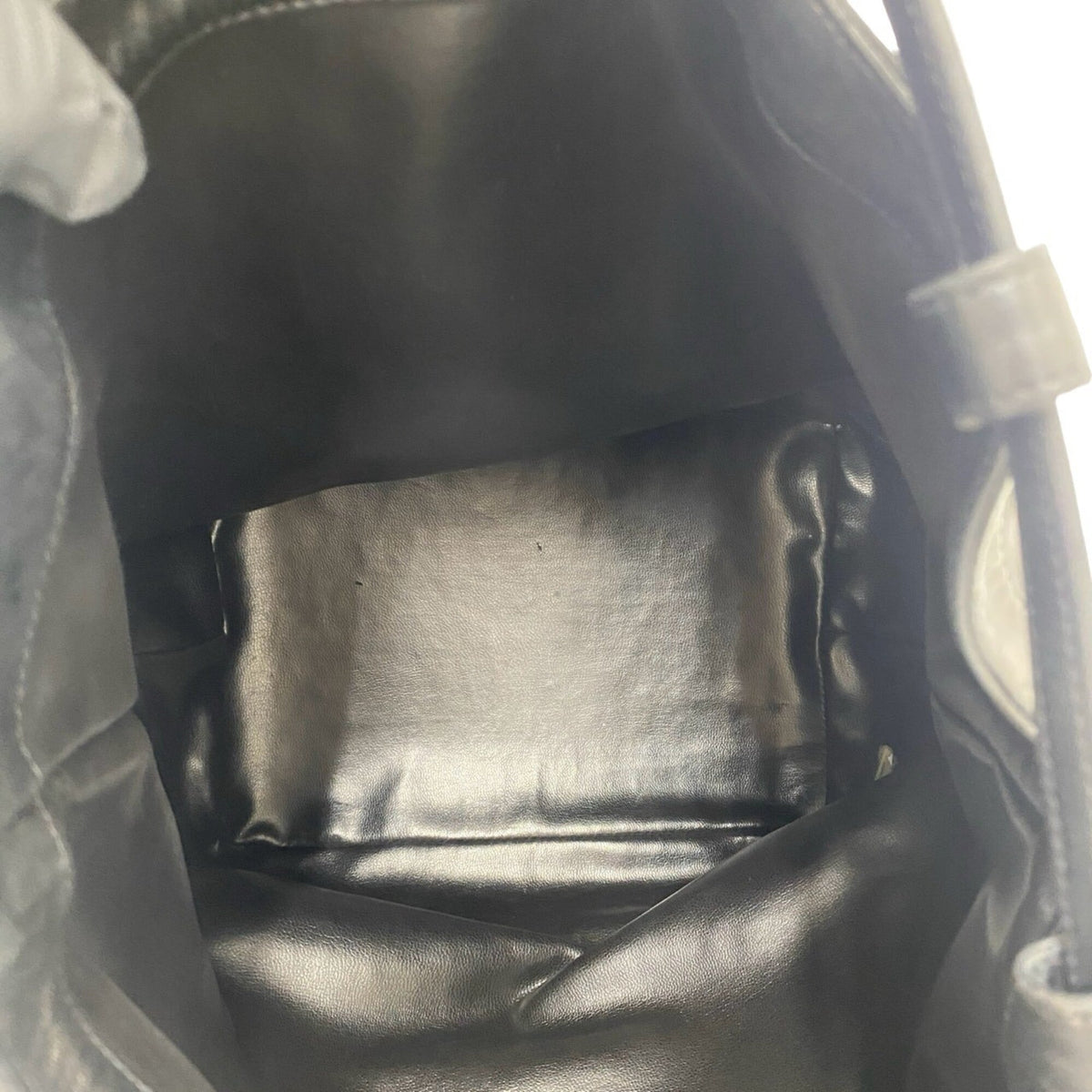 Chanel Black Leather Shoulder Bag (Pre-Owned)