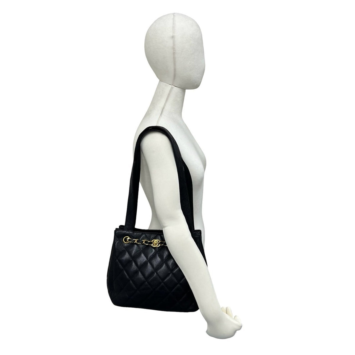 Chanel Black Grained Calfskin Shoulder Bag (Pre-Owned)