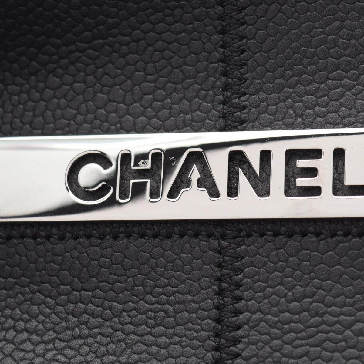 Chanel Black Grained Calfskin Handbag Shoulder Bag (Pre-Owned)